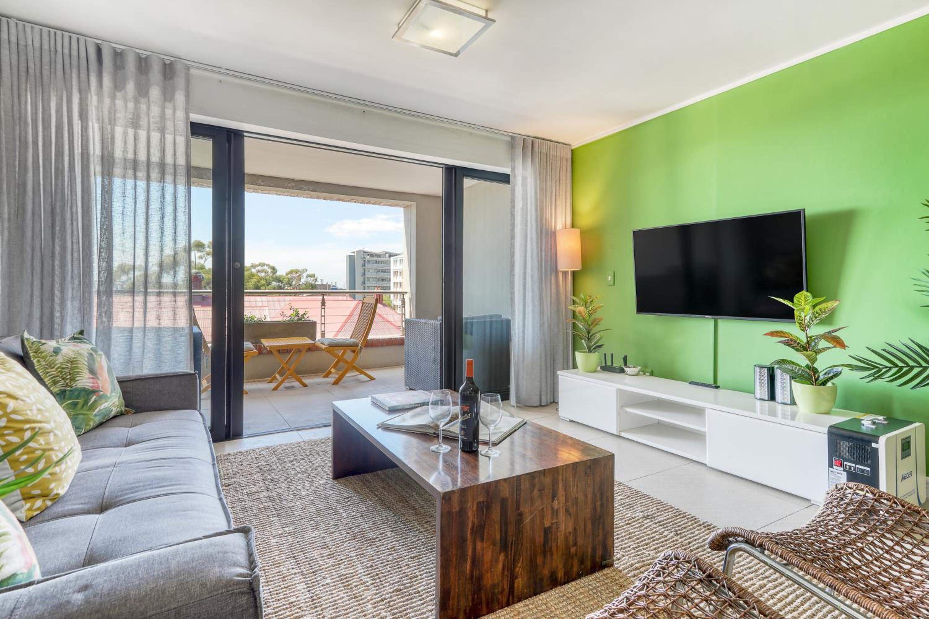 Authentic Cape Town Apartment near the Waterfront view 5