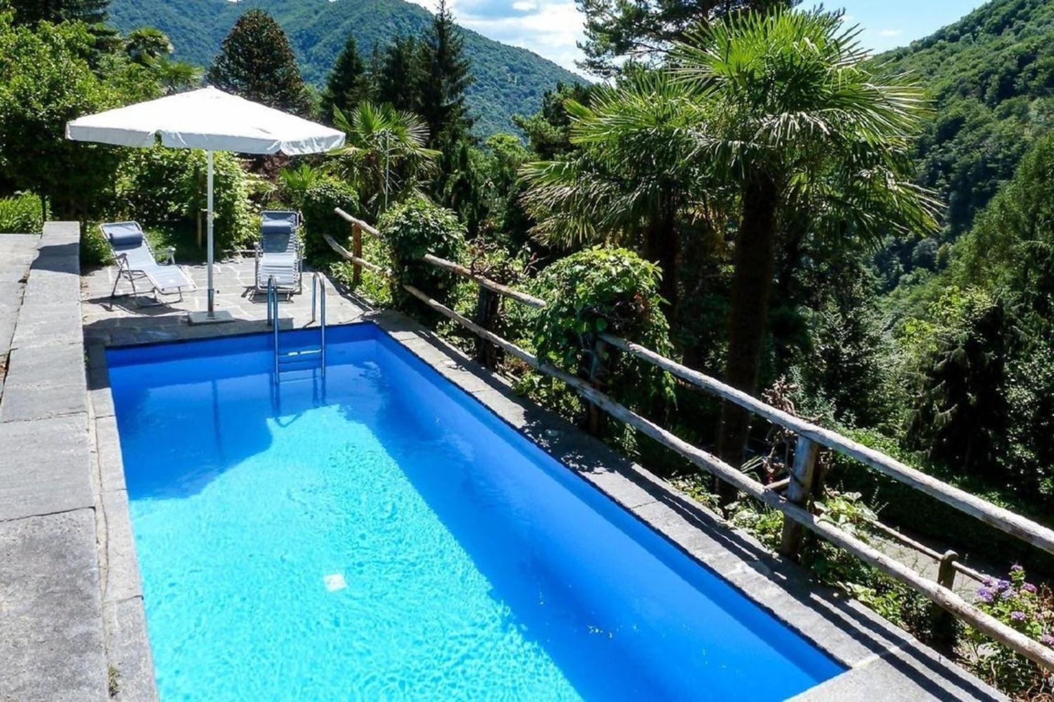 Freistehendes Chalet mit Pool und Garten