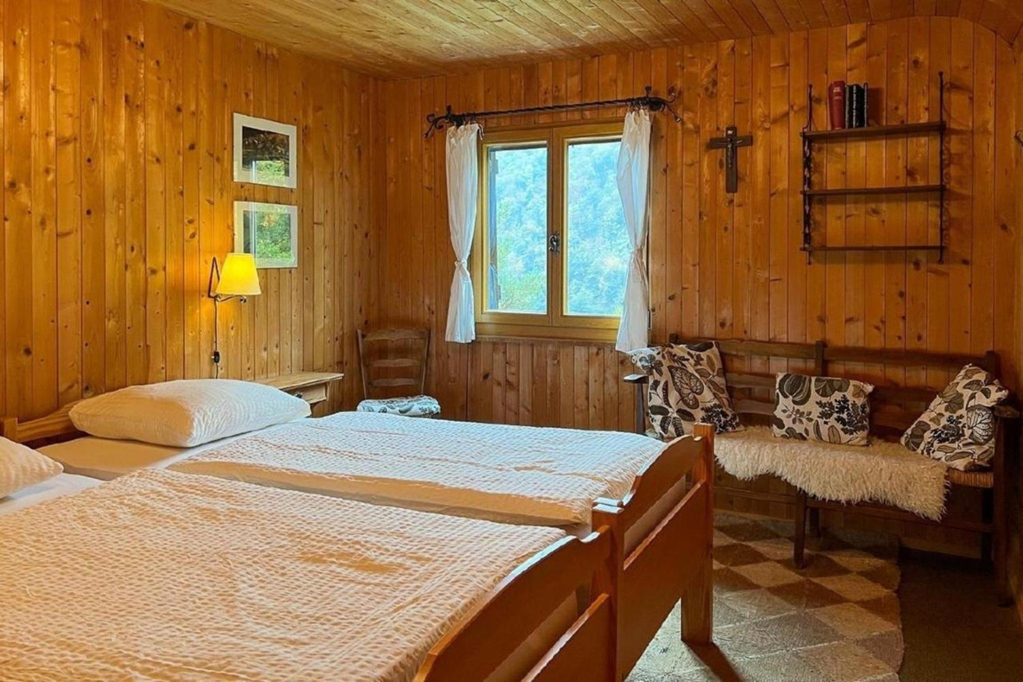 Freistehendes Chalet mit Pool und Garten