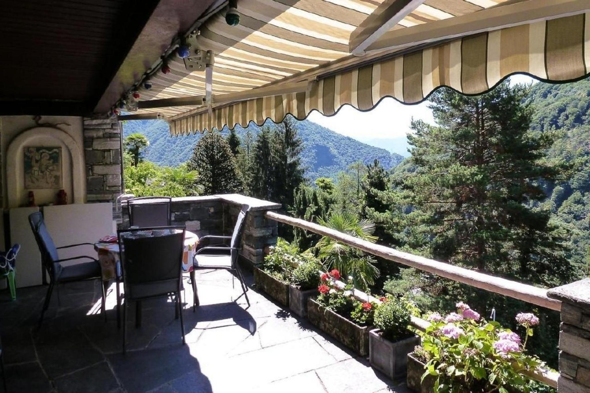 Freistehendes Chalet mit Pool und Garten