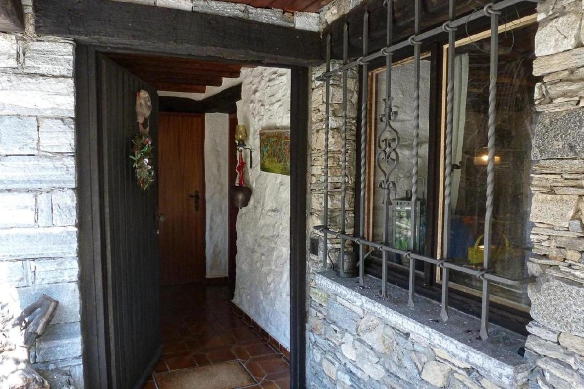 Freistehendes Chalet mit Pool und Garten