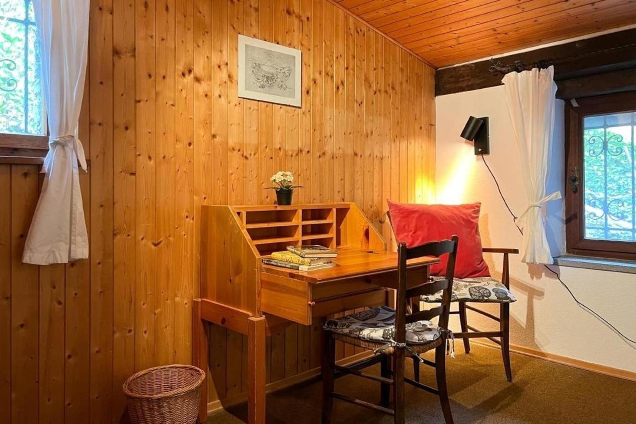 Freistehendes Chalet mit Pool und Garten