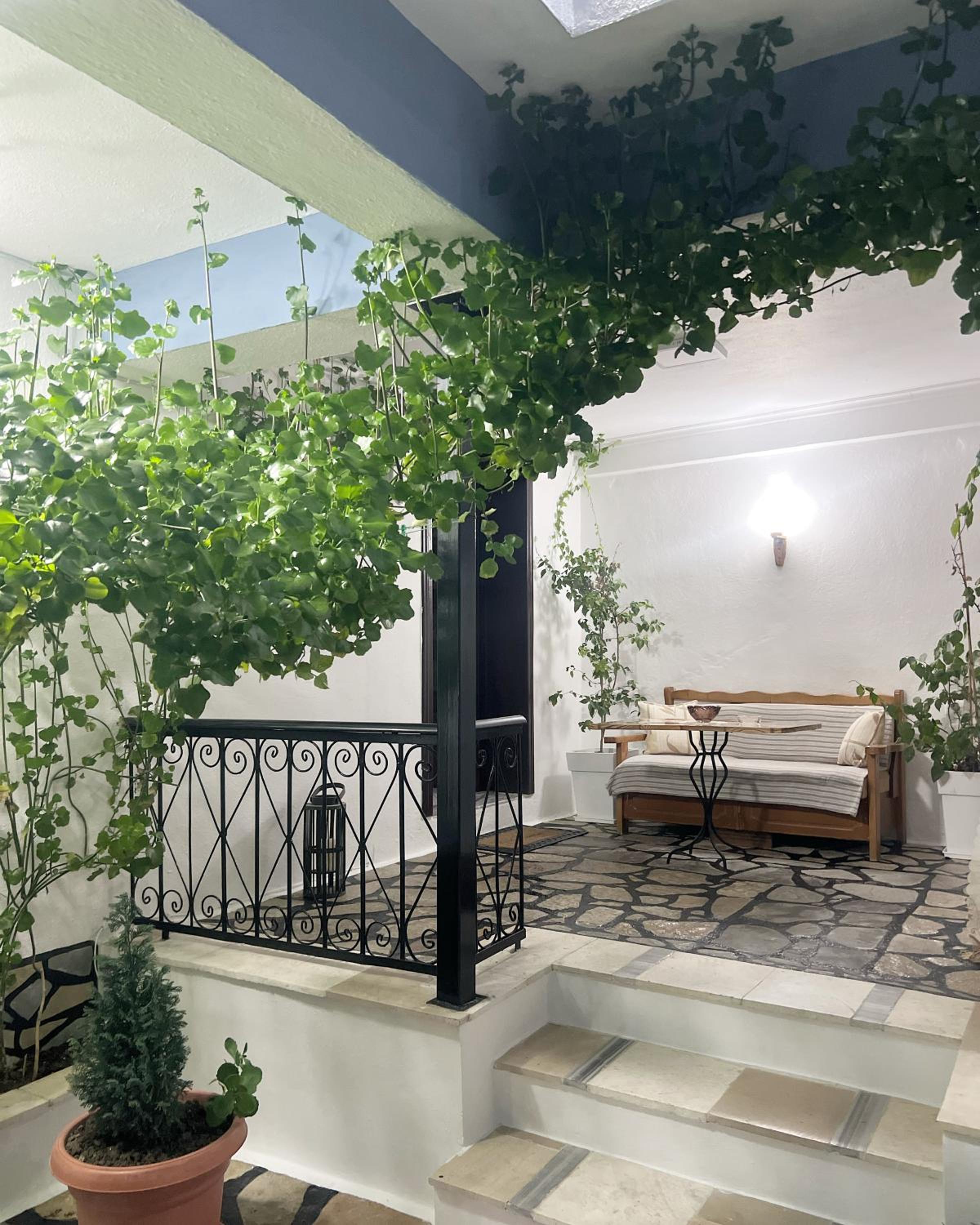 Hotel Himalayas - Image 1