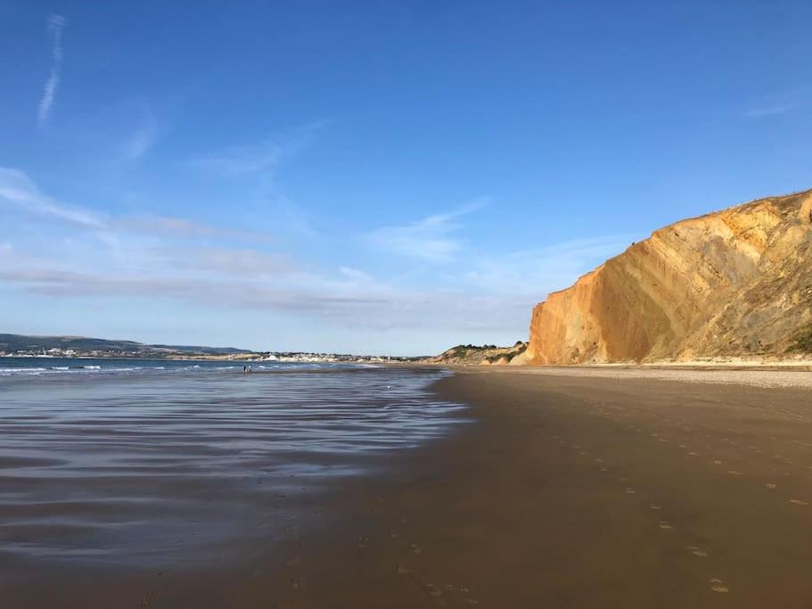 Peach Chalet Sandown Bay view 4