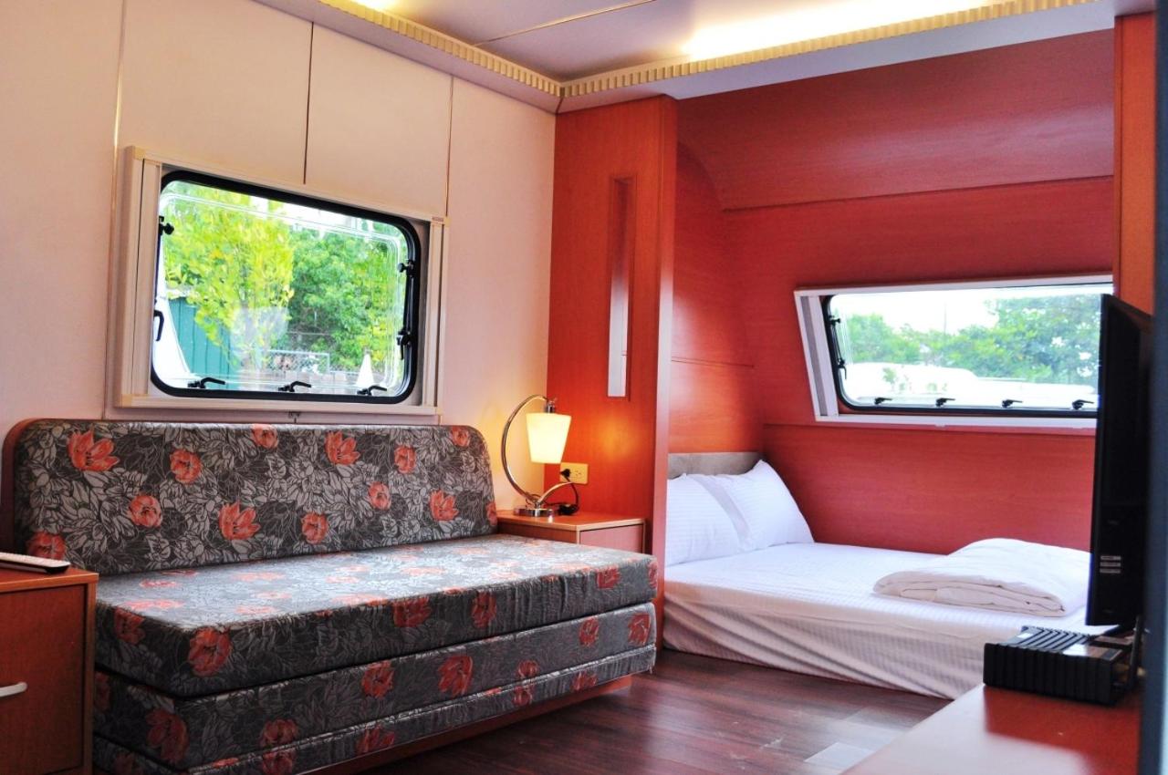 Kenting Houbihu Camping Car B&B