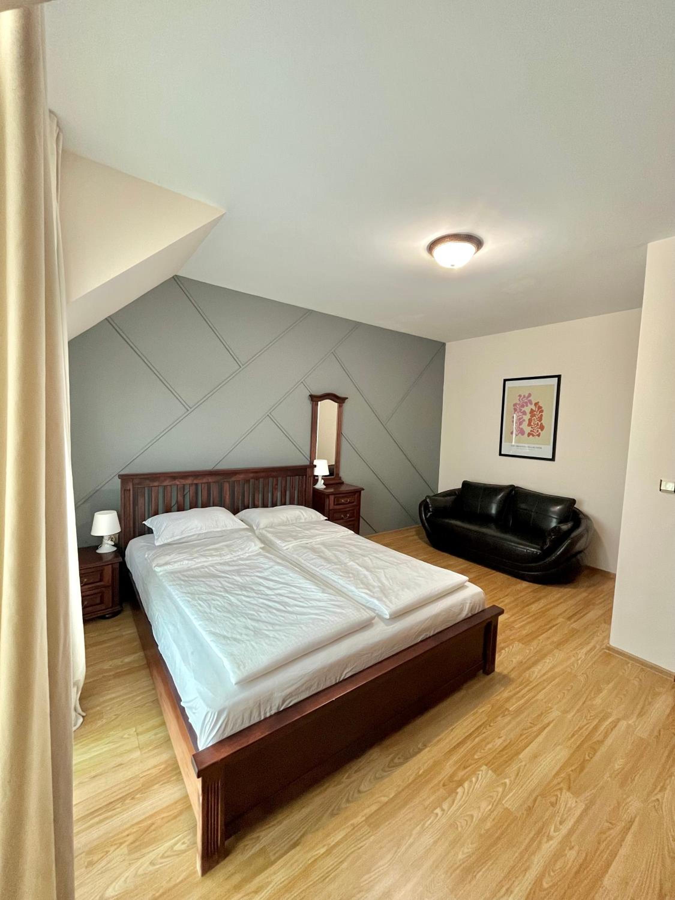 Golden Hermes Apartments