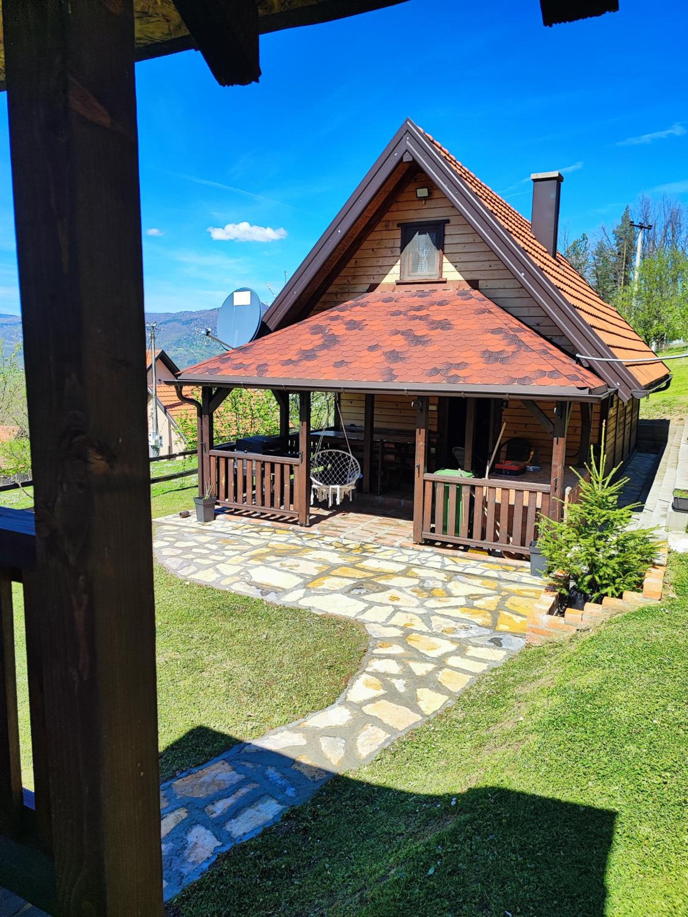 Brvnara na bregu view 5