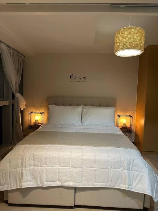 Classy and Spacious 1Br-T1 view 3