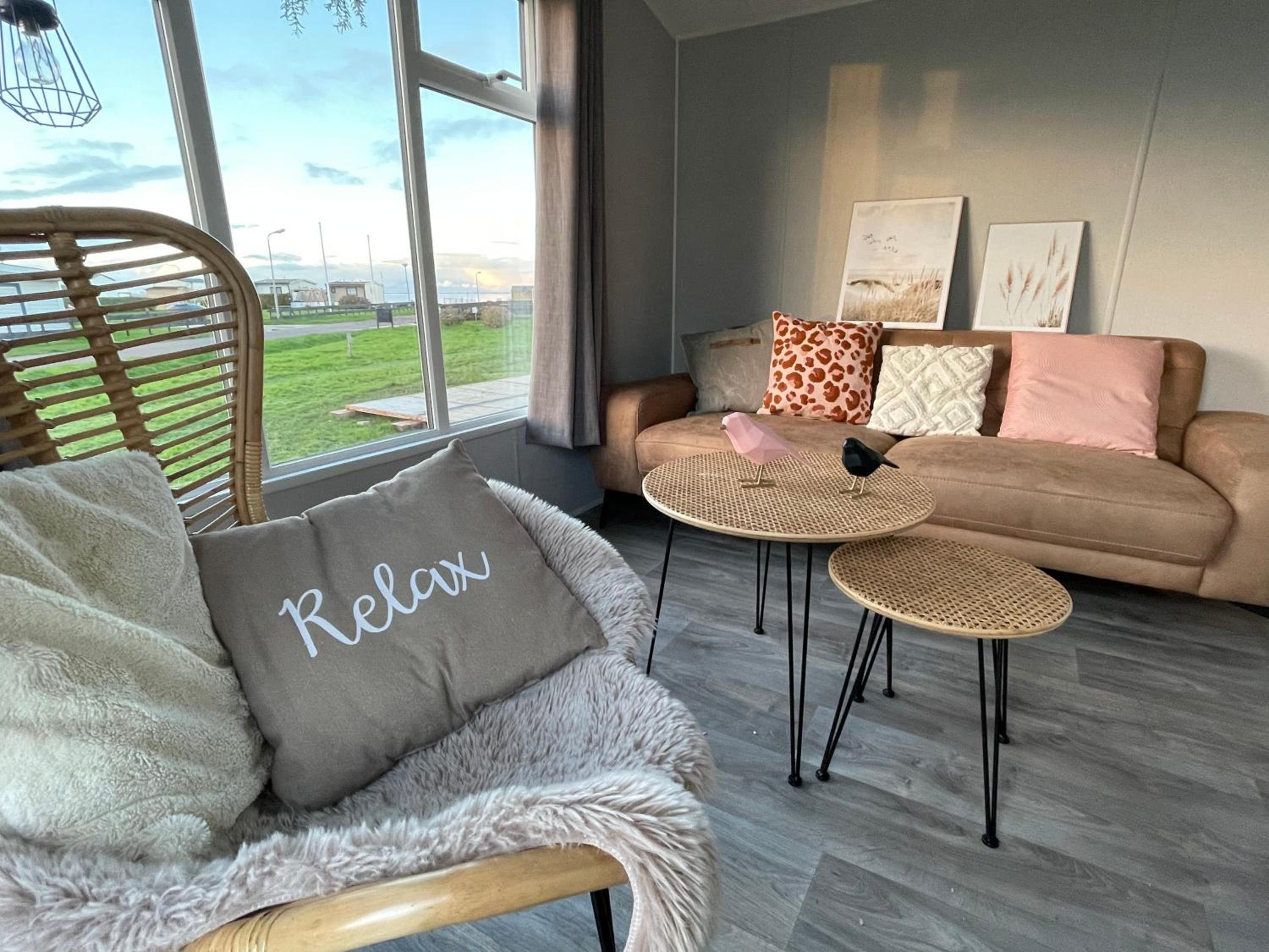Neues, ruhiges Ferienhaus Nr 46 Chalet mit Meerblick 100 Meter zum Wattenmeer, komplett eingezäunt view 3