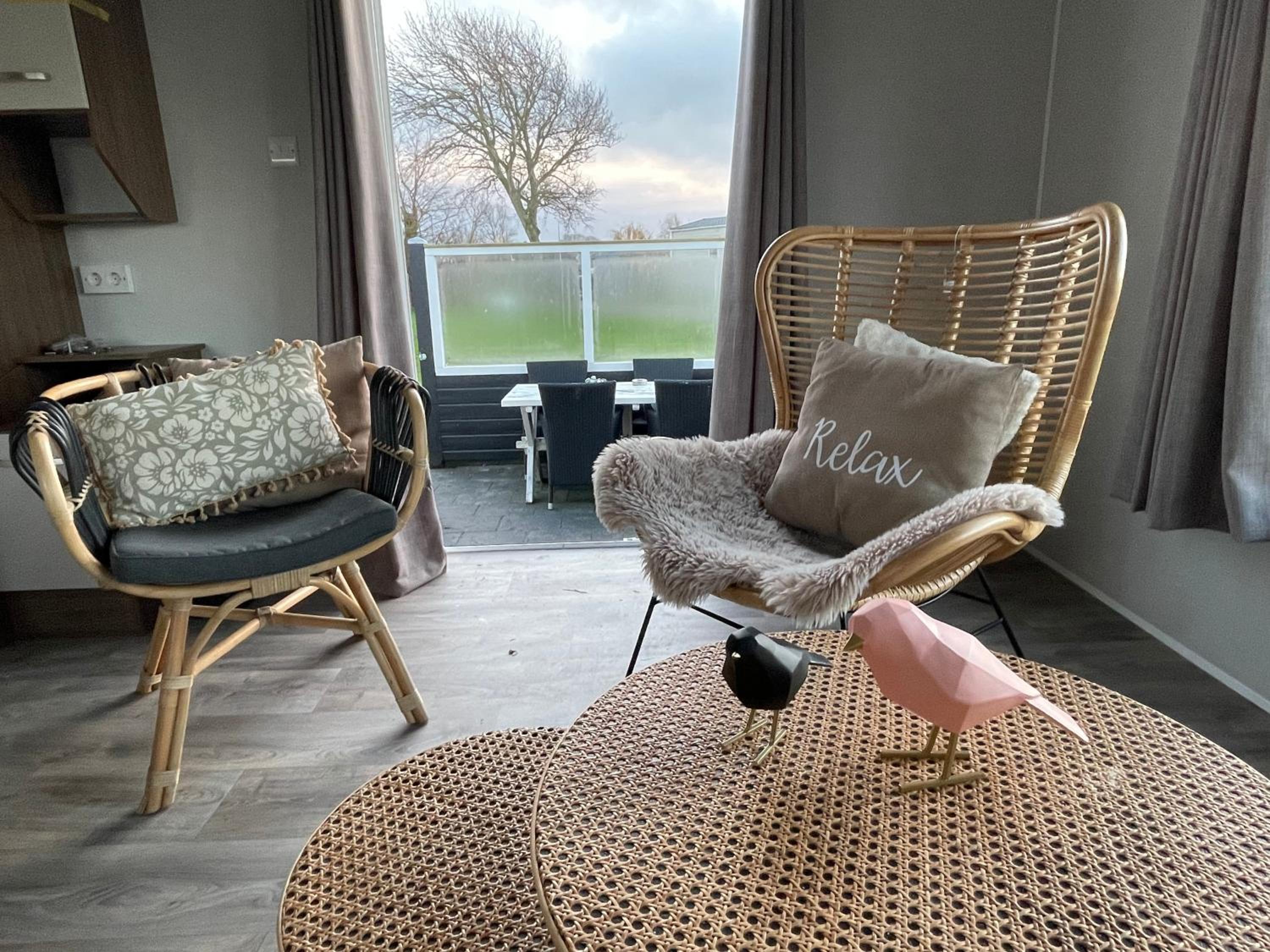 Neues, ruhiges Ferienhaus Nr 46 Chalet mit Meerblick 100 Meter zum Wattenmeer, komplett eingezäunt view 5