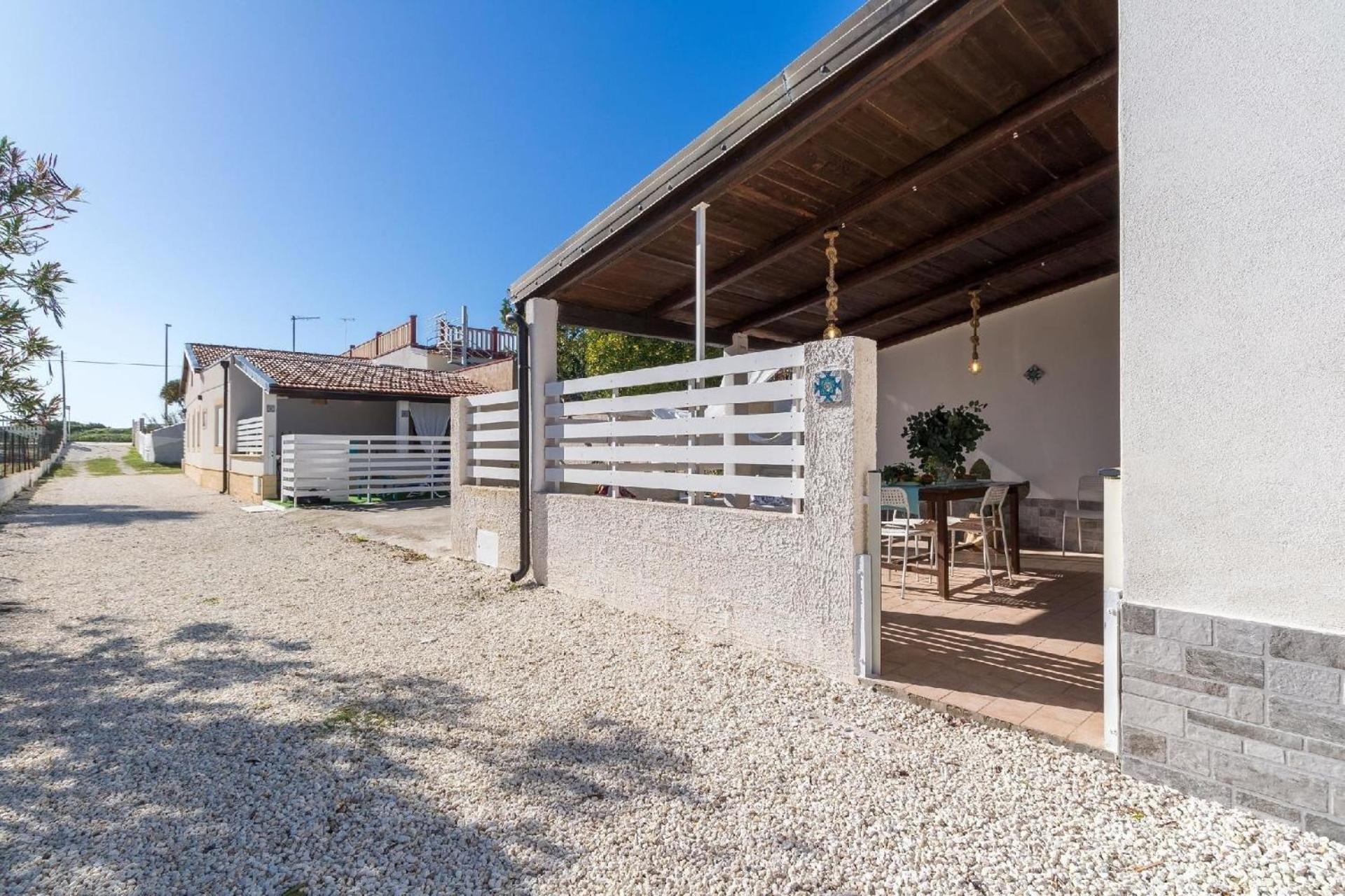 Edoné, Wohnung mit Blick auf einen Sandstrand