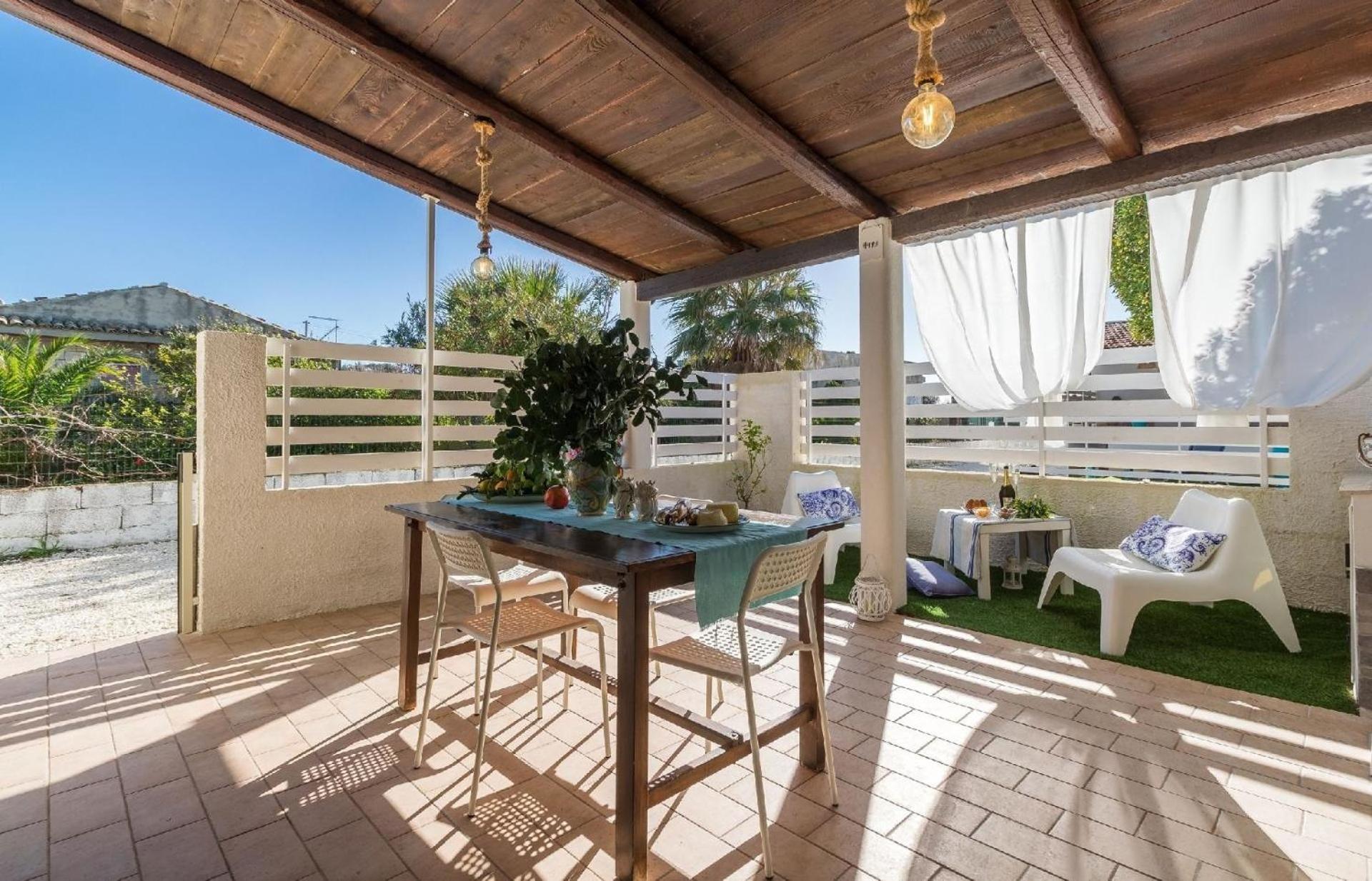 Edoné, Wohnung mit Blick auf einen Sandstrand