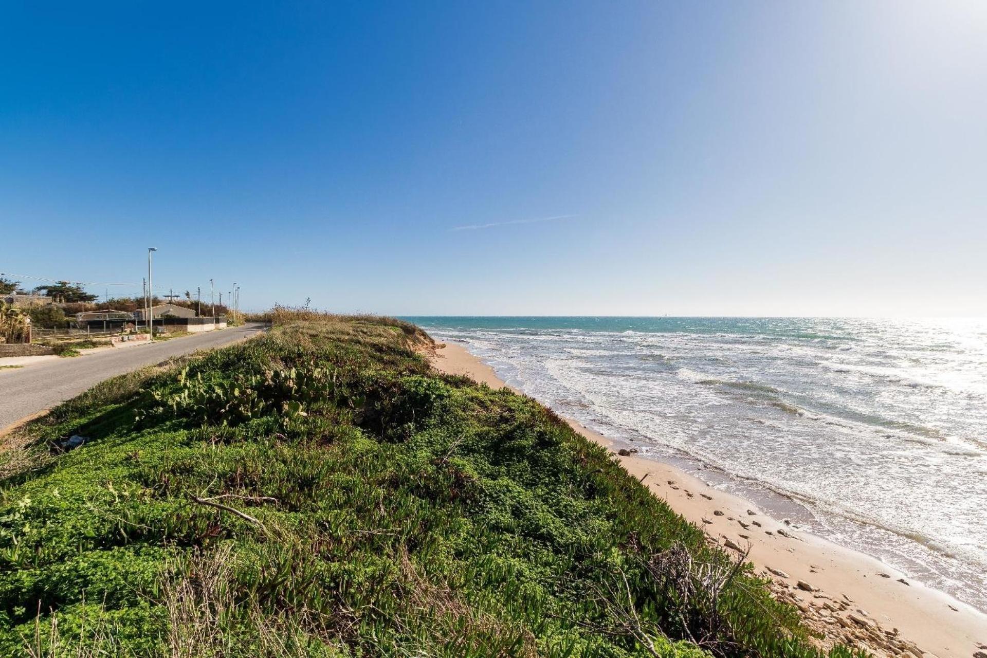 Edoné, Wohnung mit Blick auf einen Sandstrand