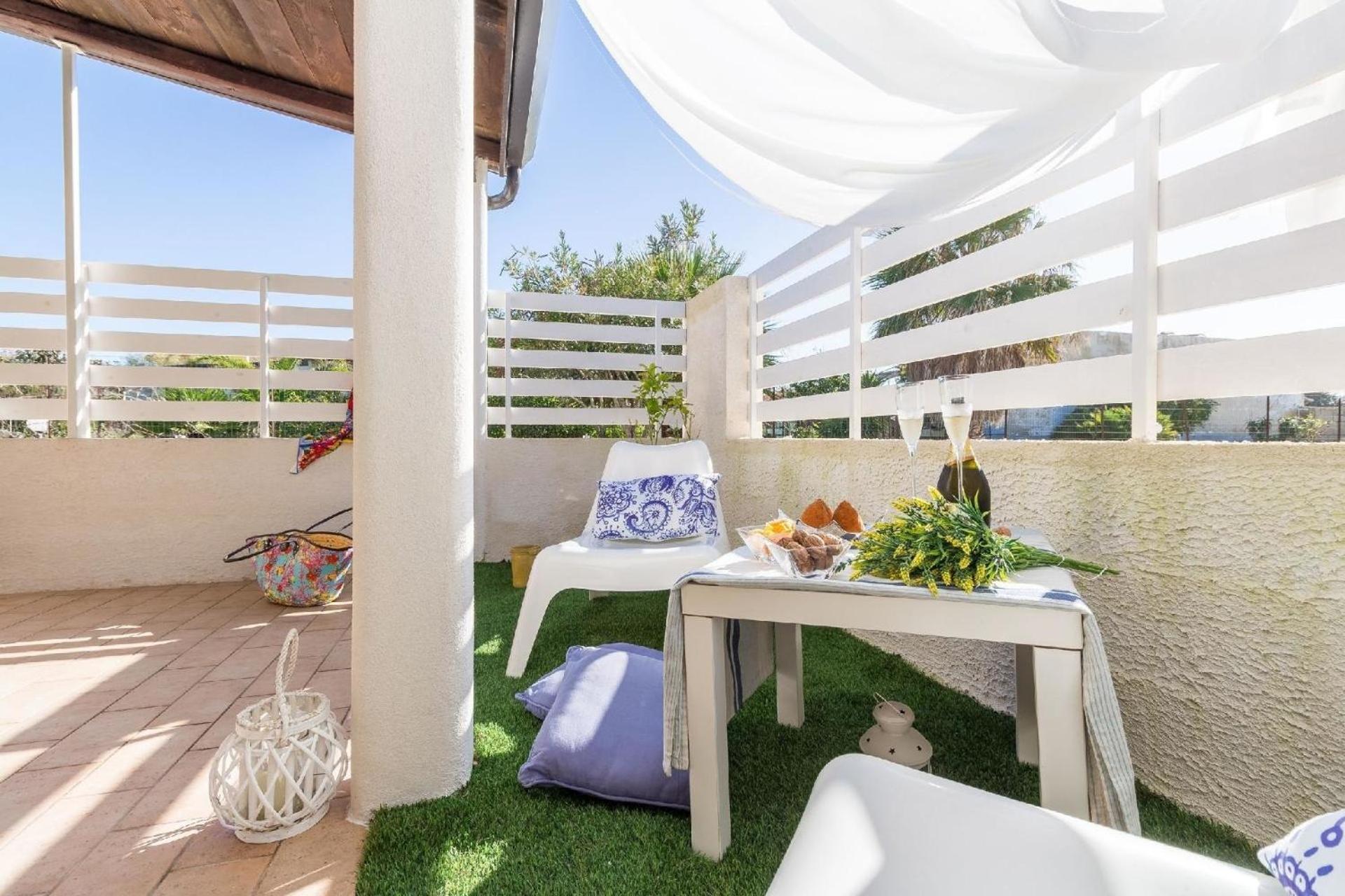 Edoné, Wohnung mit Blick auf einen Sandstrand