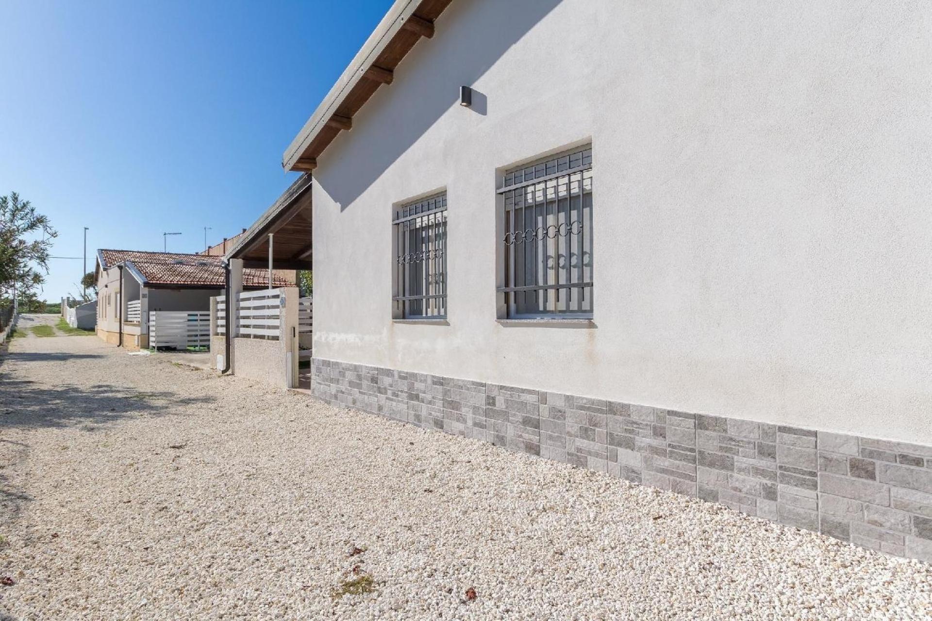 Edoné, Wohnung mit Blick auf einen Sandstrand