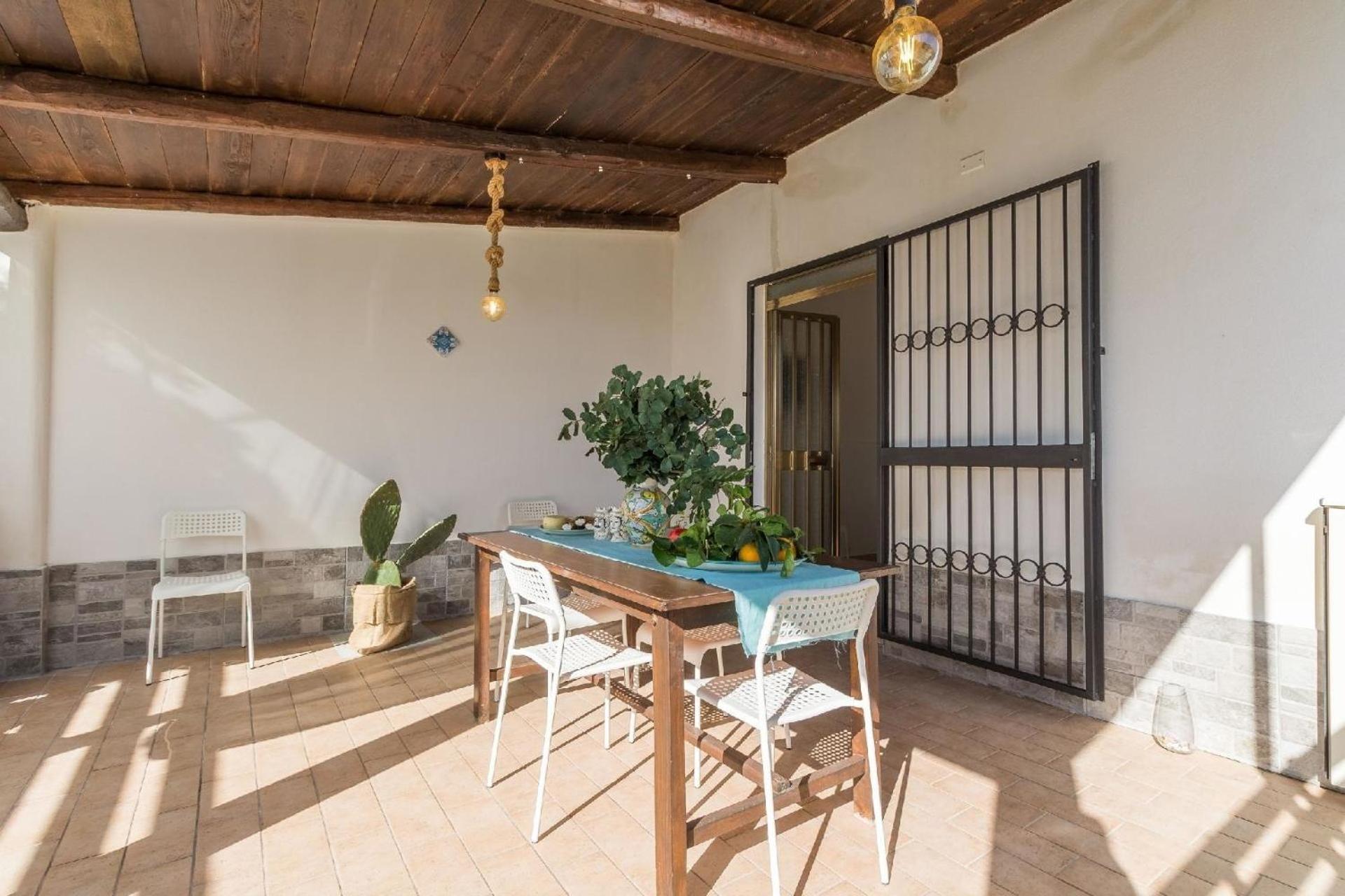 Edoné, Wohnung mit Blick auf einen Sandstrand