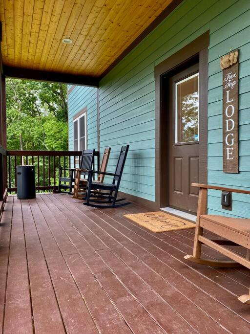 Mountain Views, HotTub, Minutes to Downtown! view 5