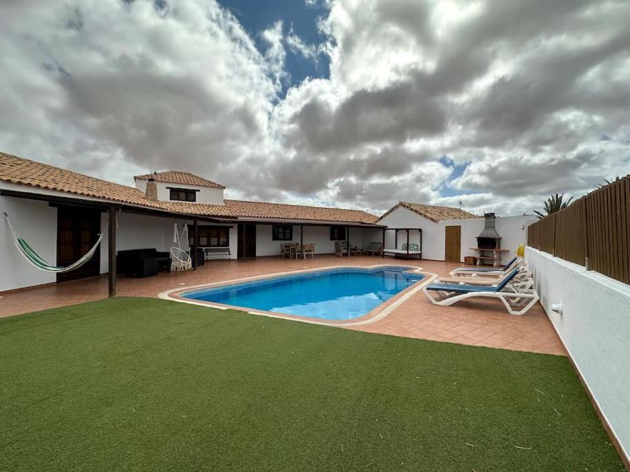 Villa with pool in the centre of Fuerteventura