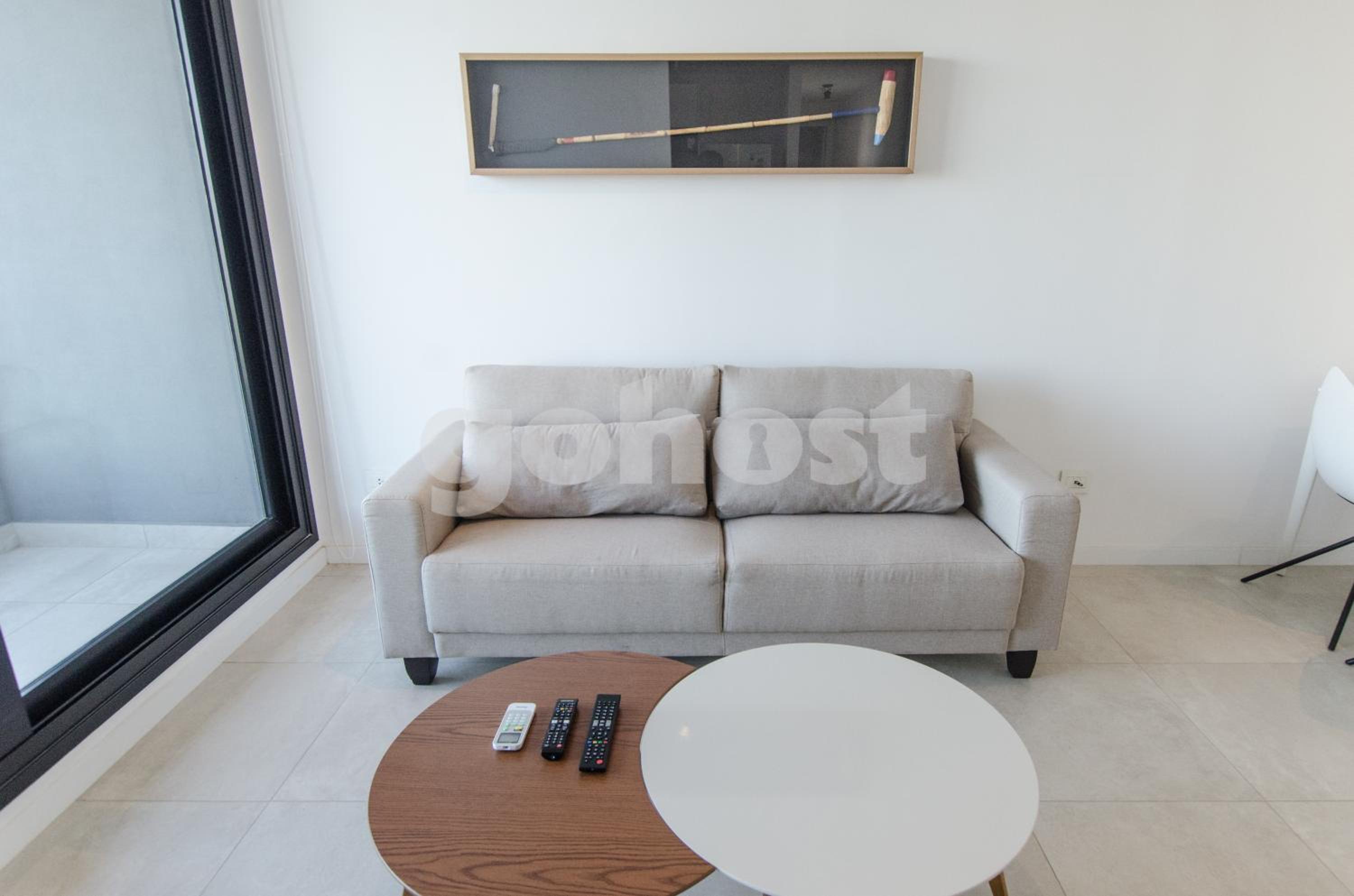 Versatile 2 bedroom apt near La Galeria view 4