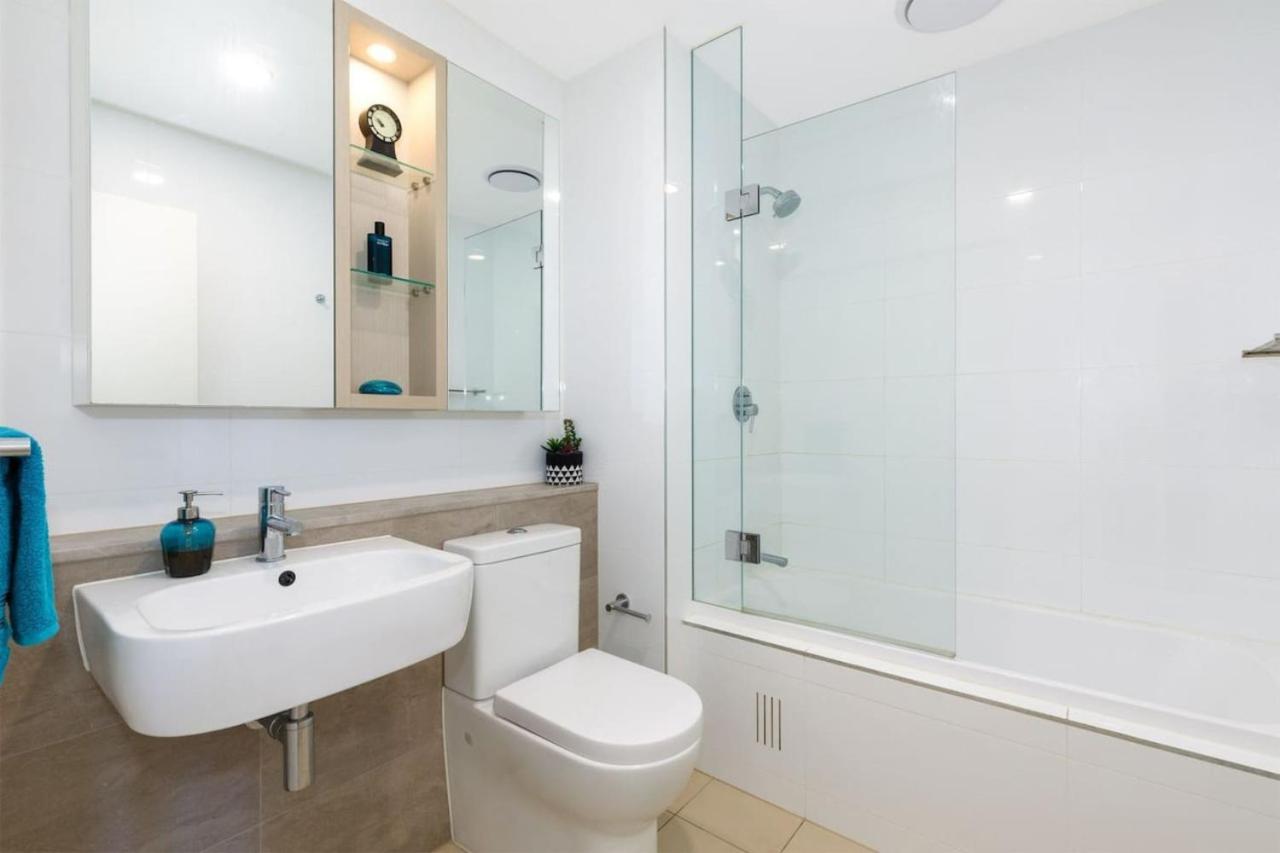 2BR apt close to MQ shopping centre and university