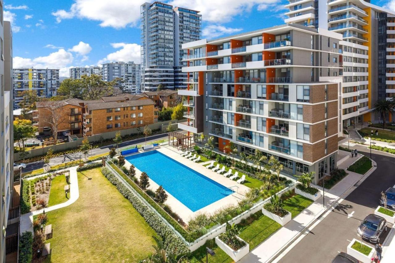 2BR apt close to MQ shopping centre and university
