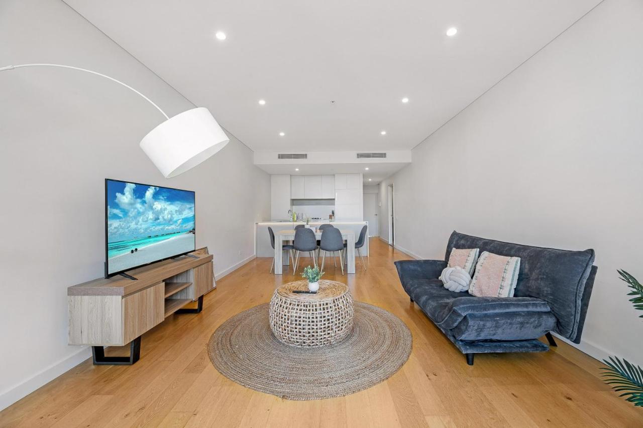 2BR apt close to MQ shopping centre and university