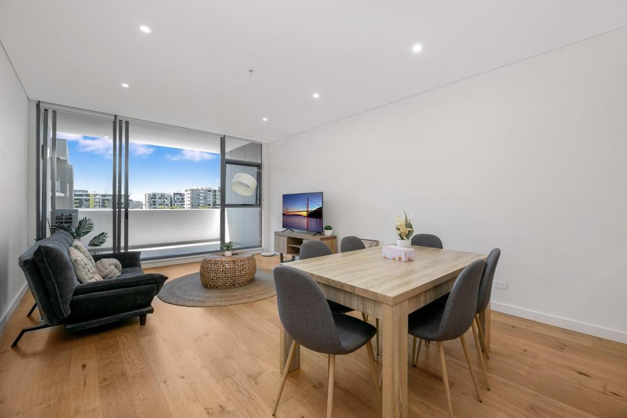 2BR apt close to MQ shopping centre and university