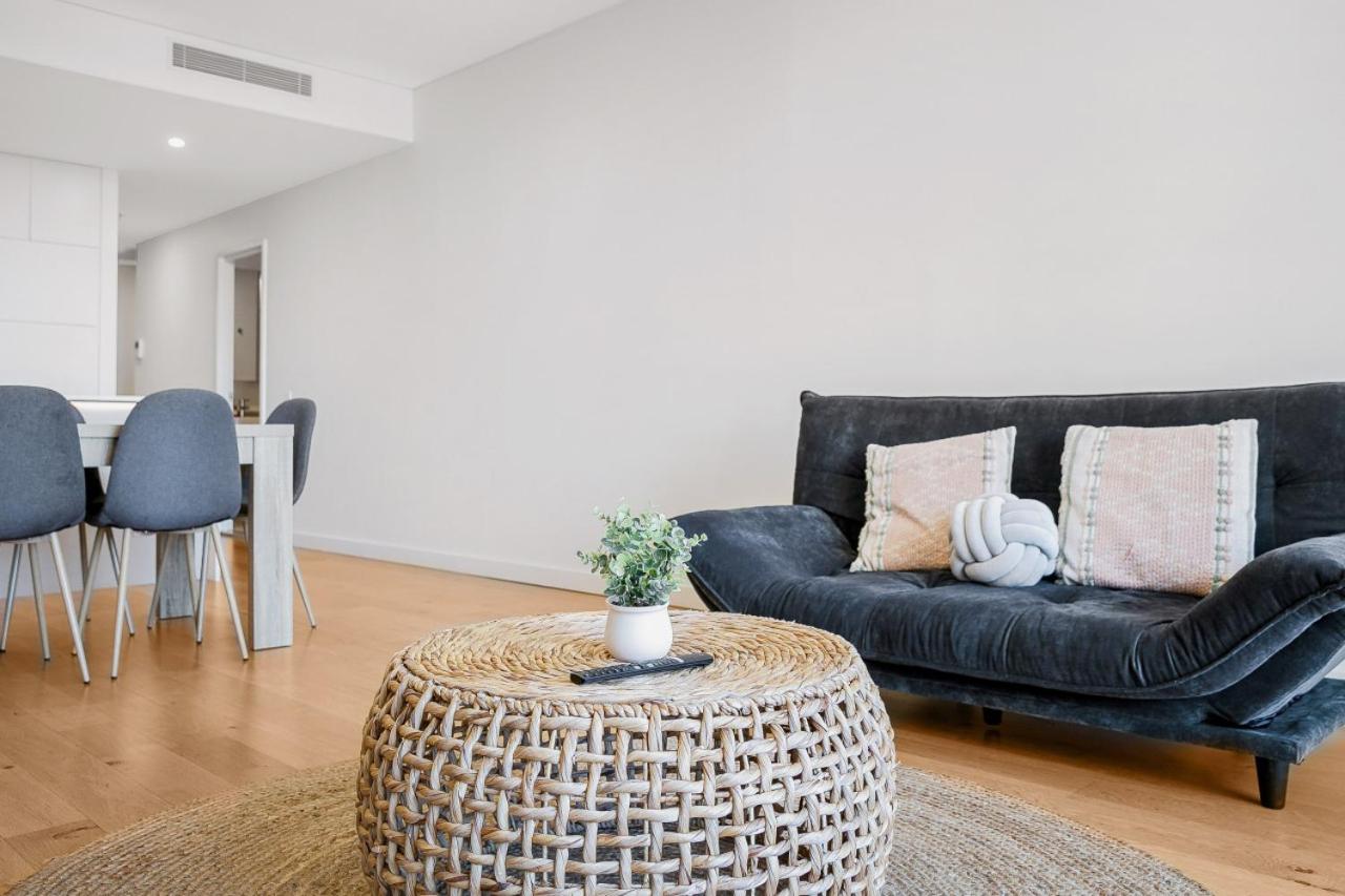 2BR apt close to MQ shopping centre and university