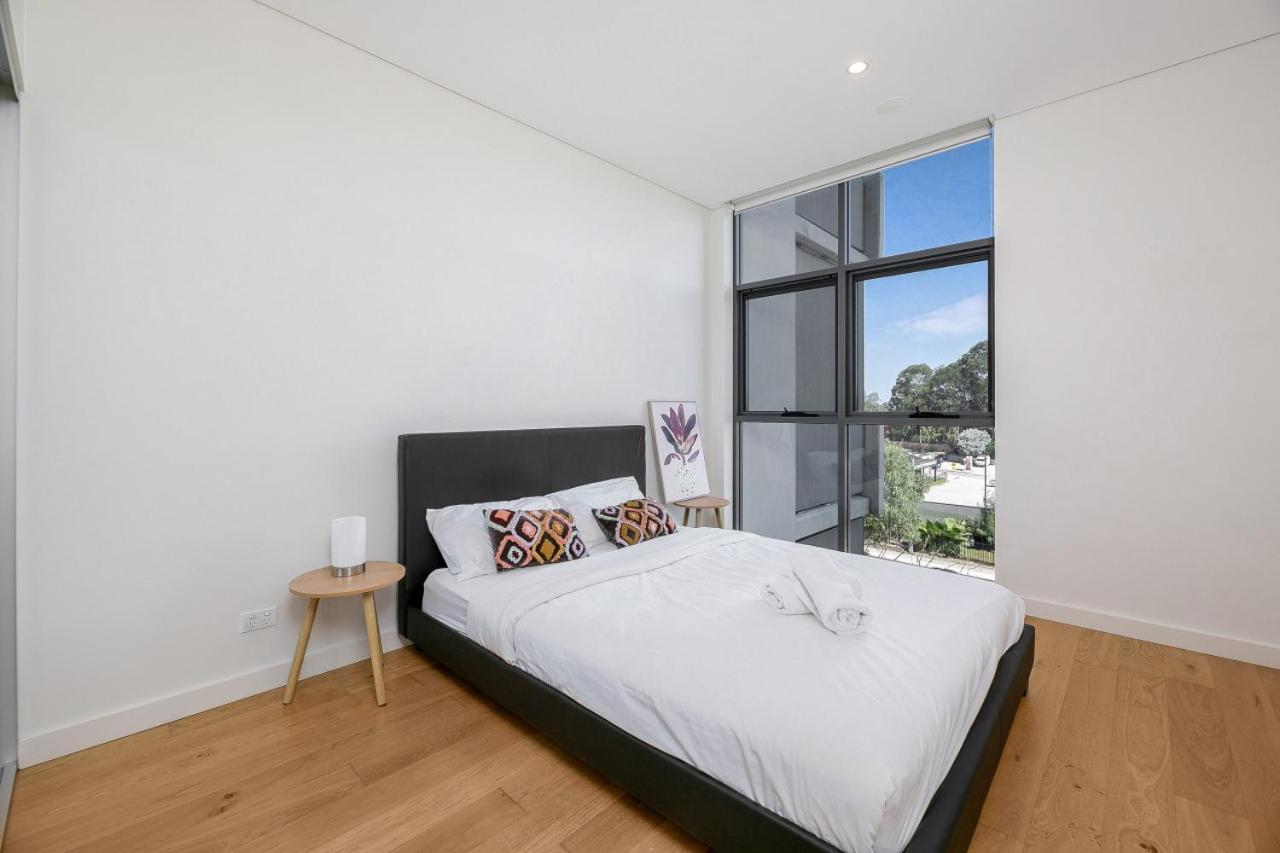 2BR apt close to MQ shopping centre and university