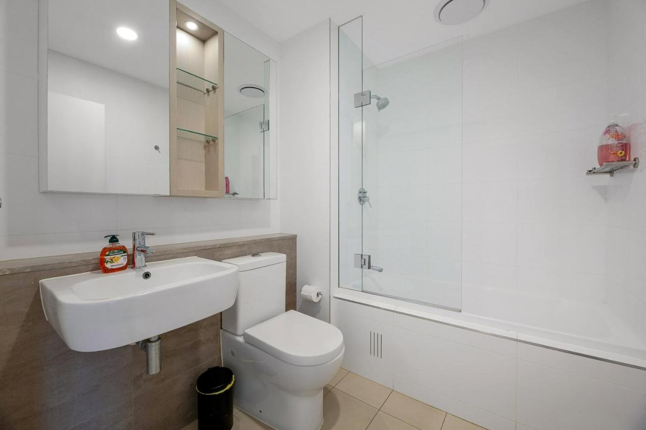 2BR apt close to MQ shopping centre and university