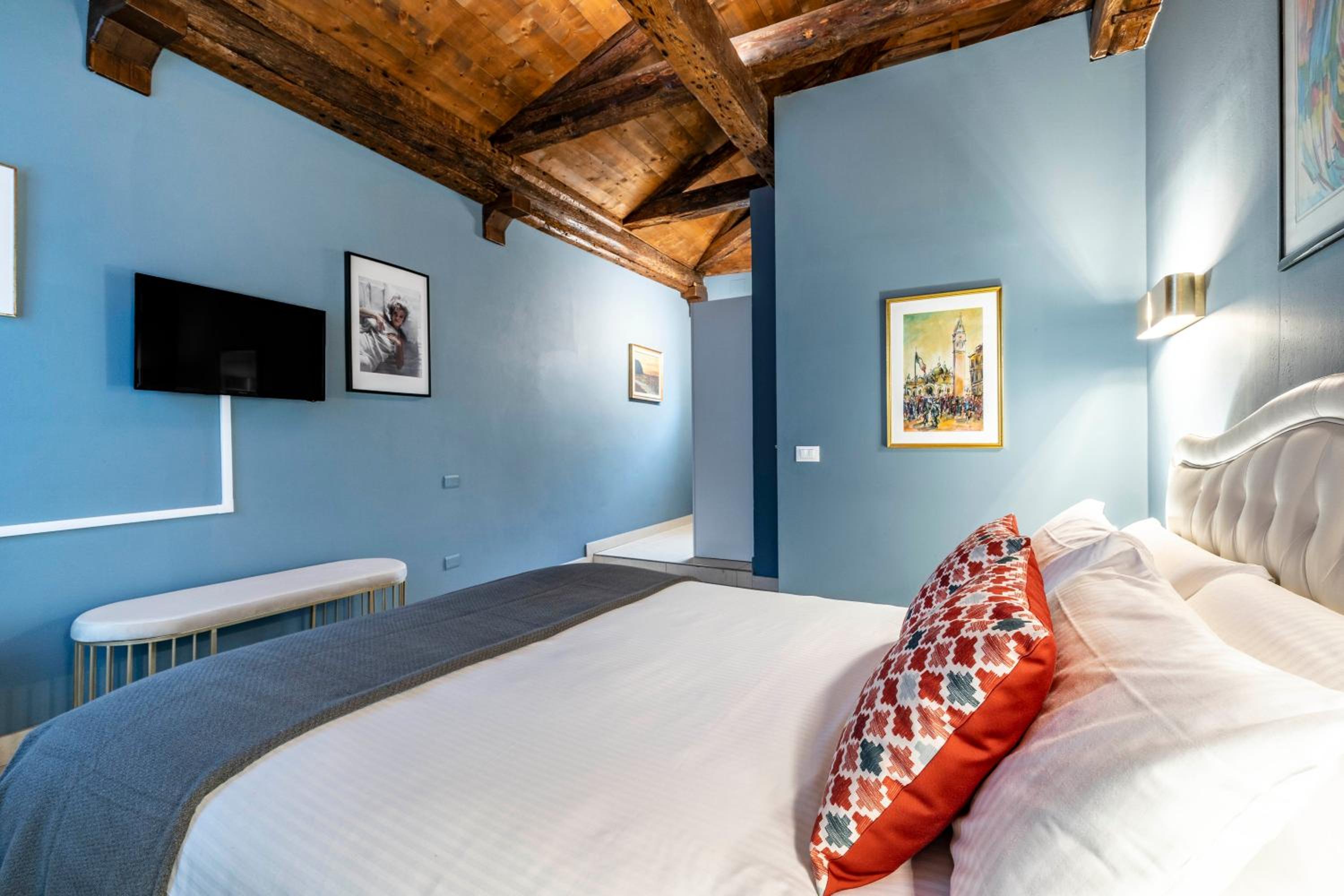 Vivaldi Suites R&R