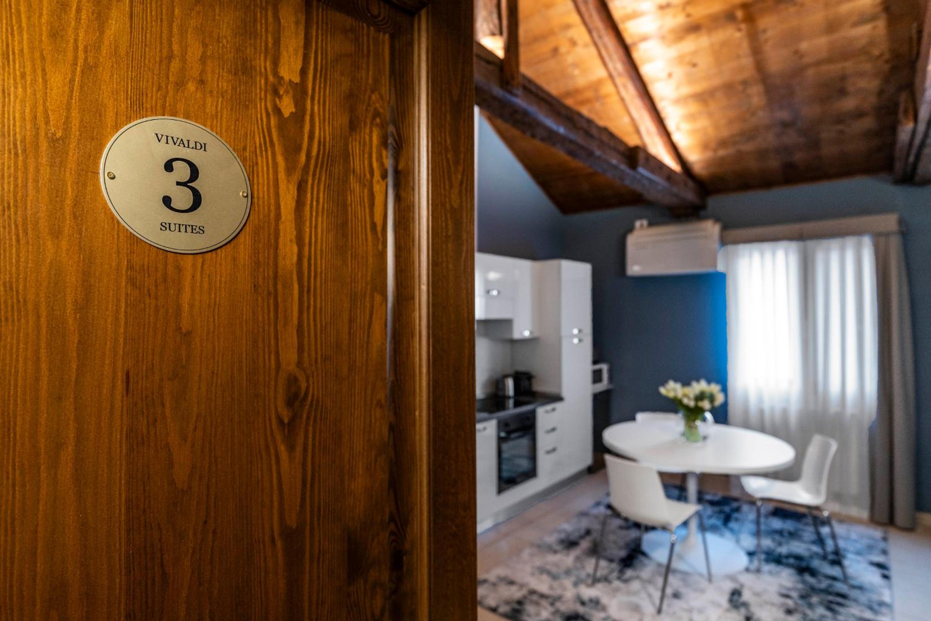 Vivaldi Suites R&R
