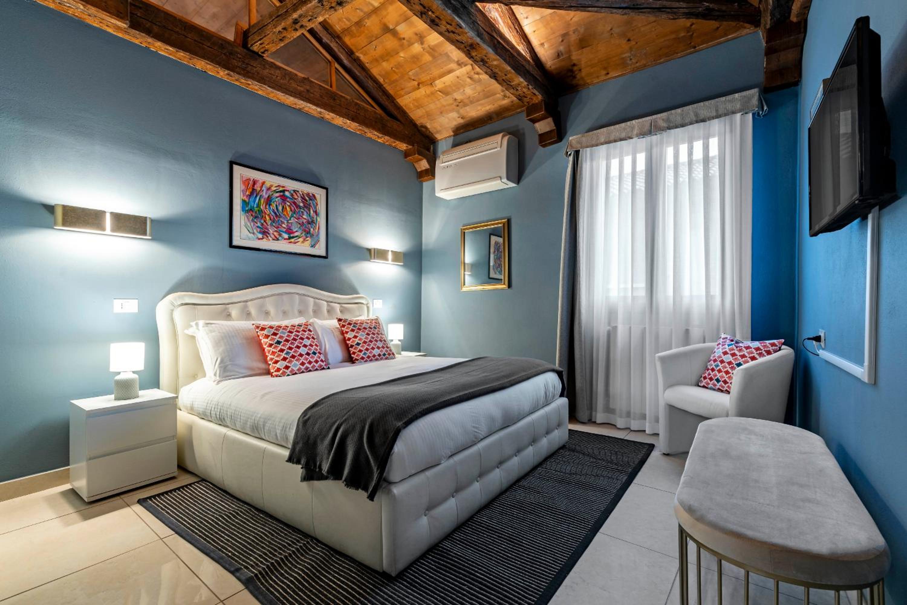 Vivaldi Suites R&R
