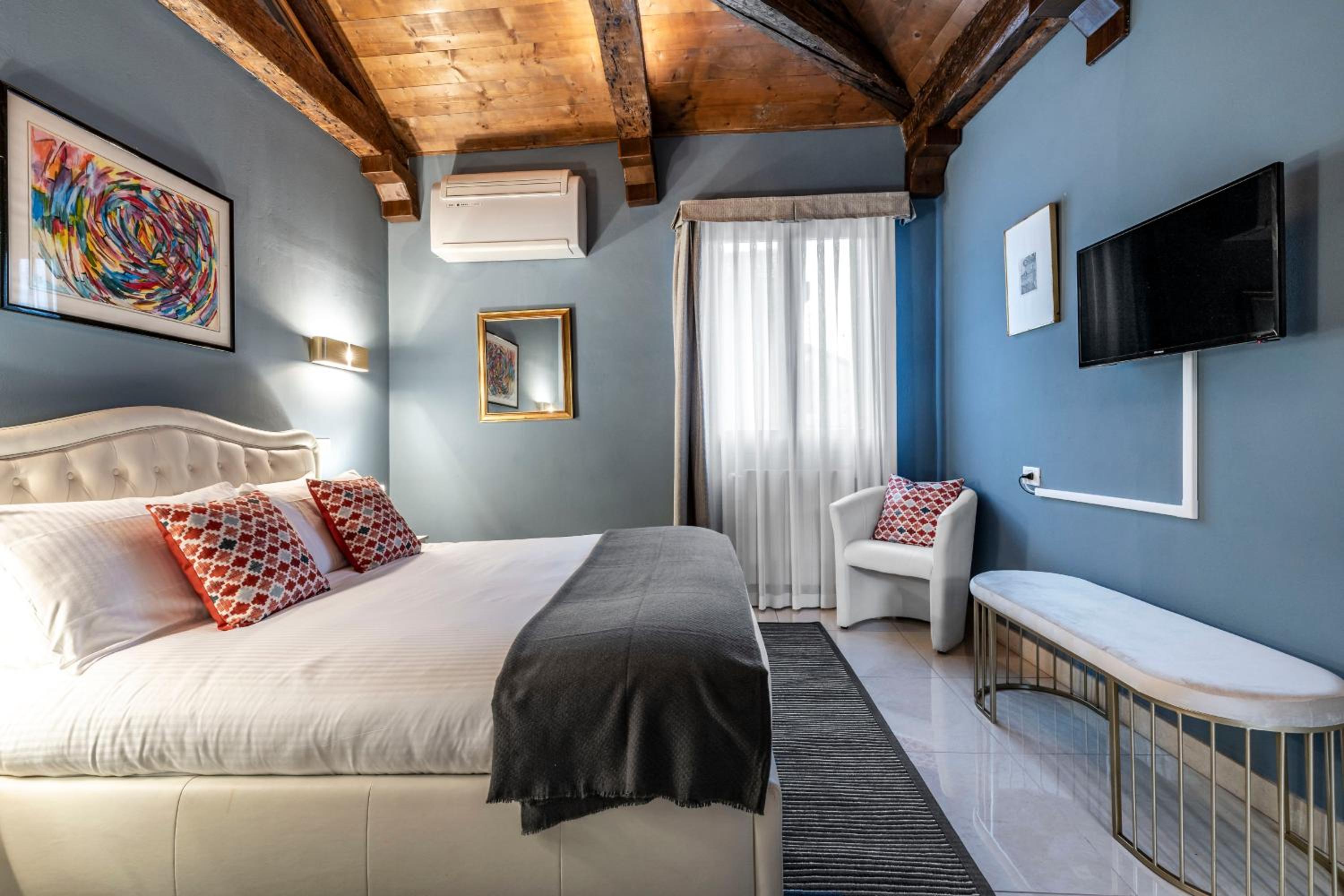 Vivaldi Suites R&R