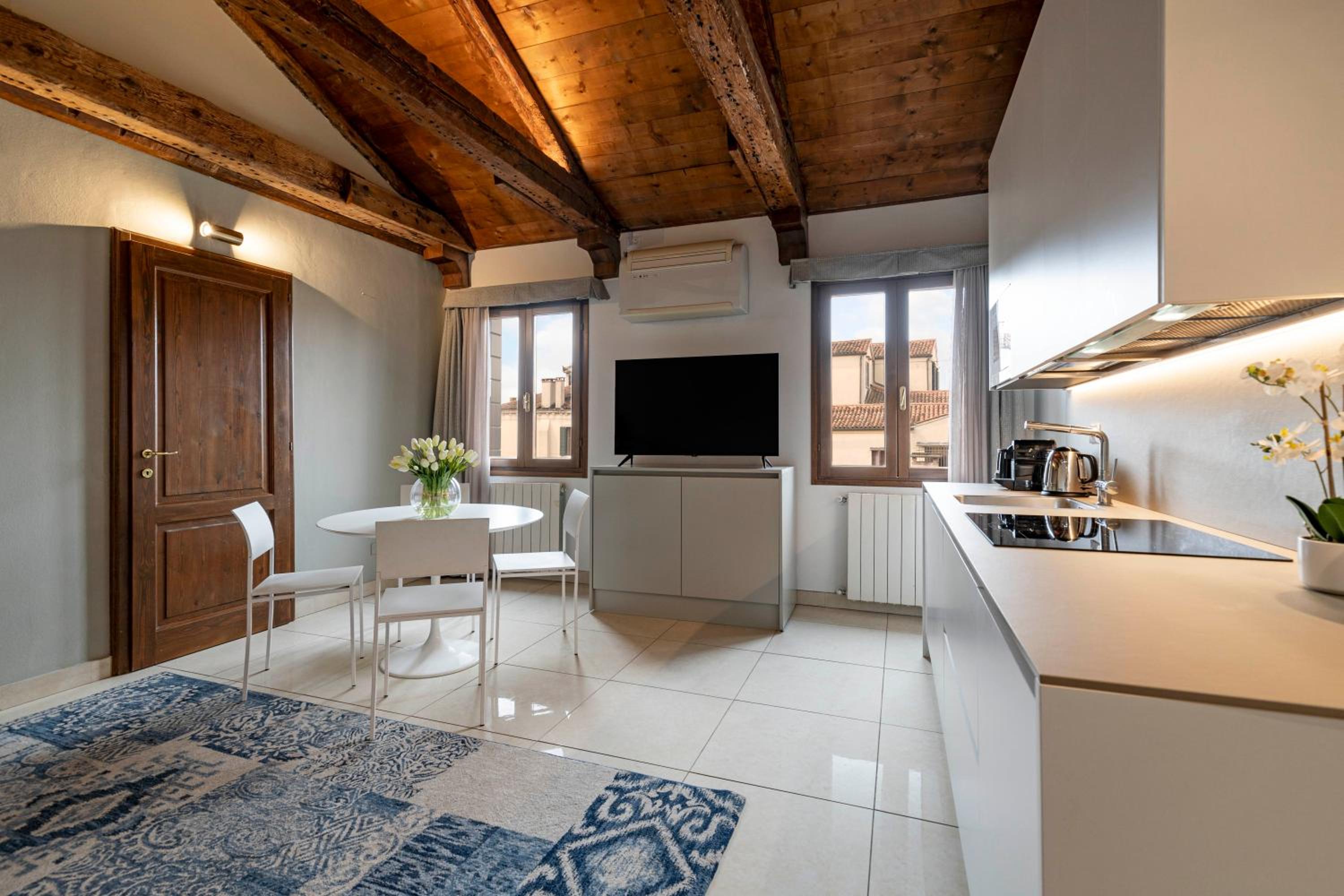 Vivaldi Suites R&R
