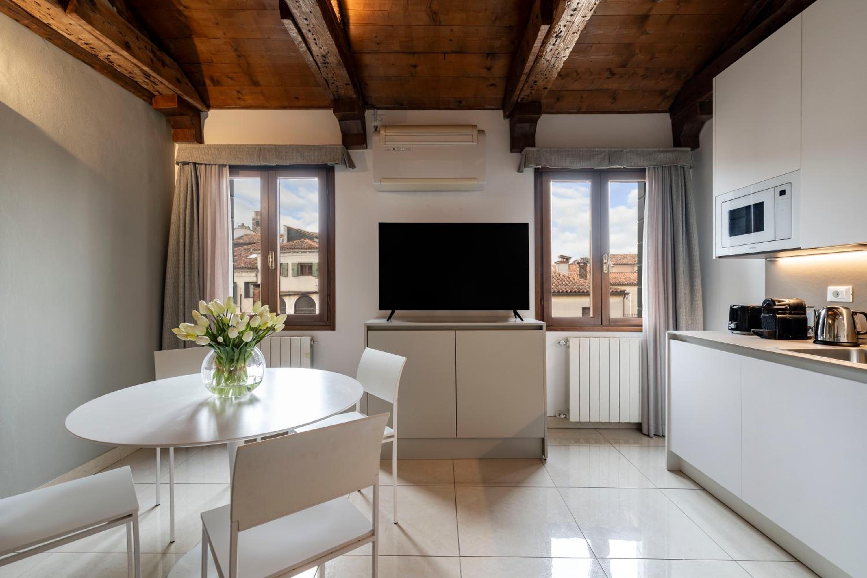 Vivaldi Suites R&R