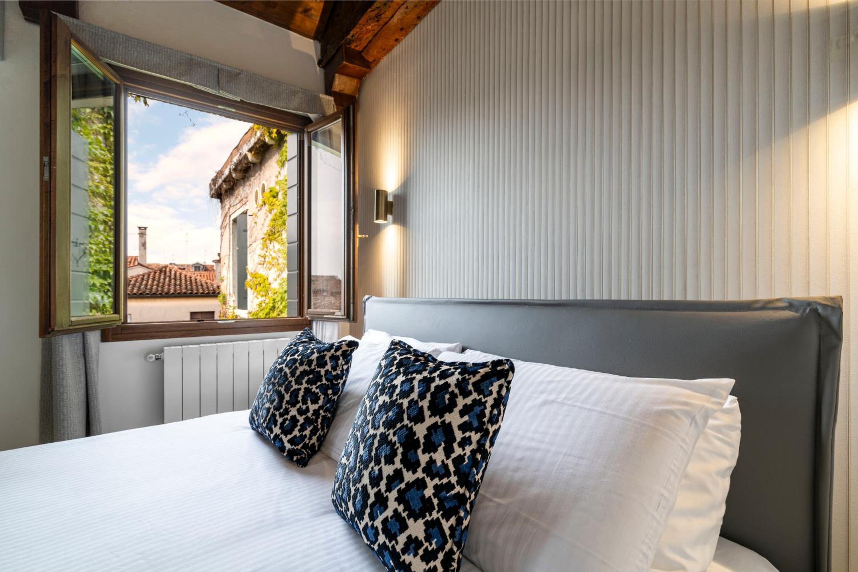 Vivaldi Suites R&R