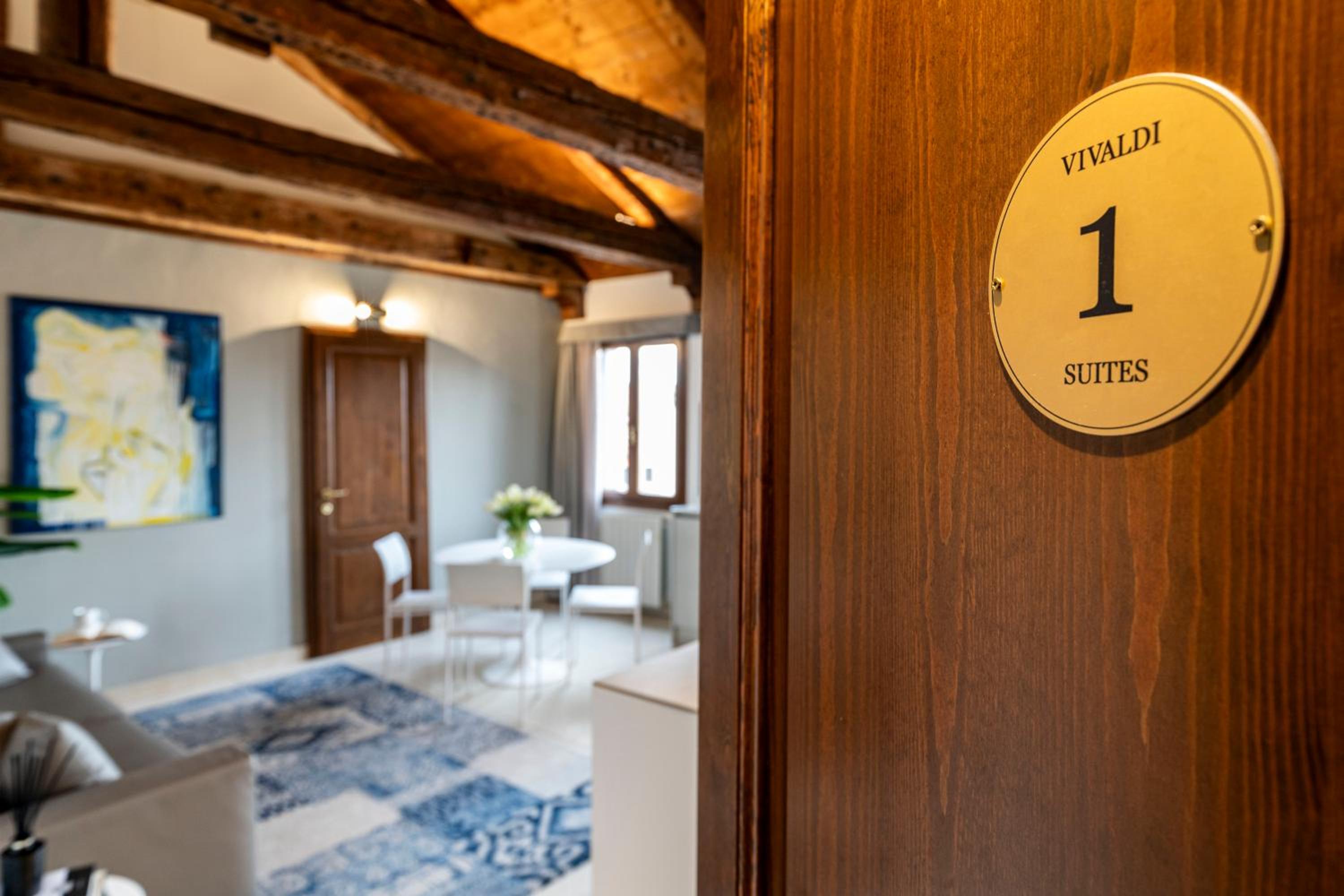 Vivaldi Suites R&R