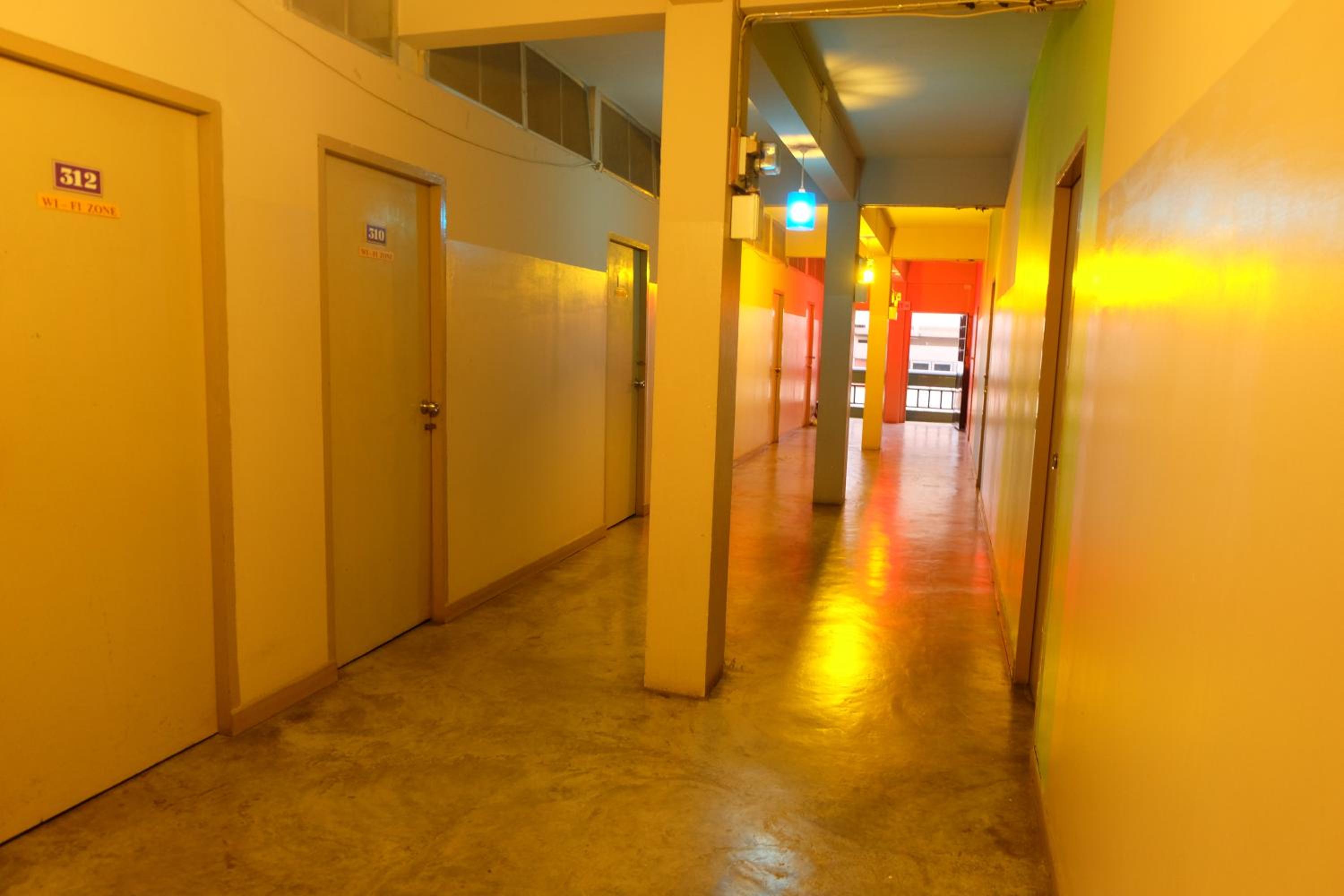 B&B House & Hostel
