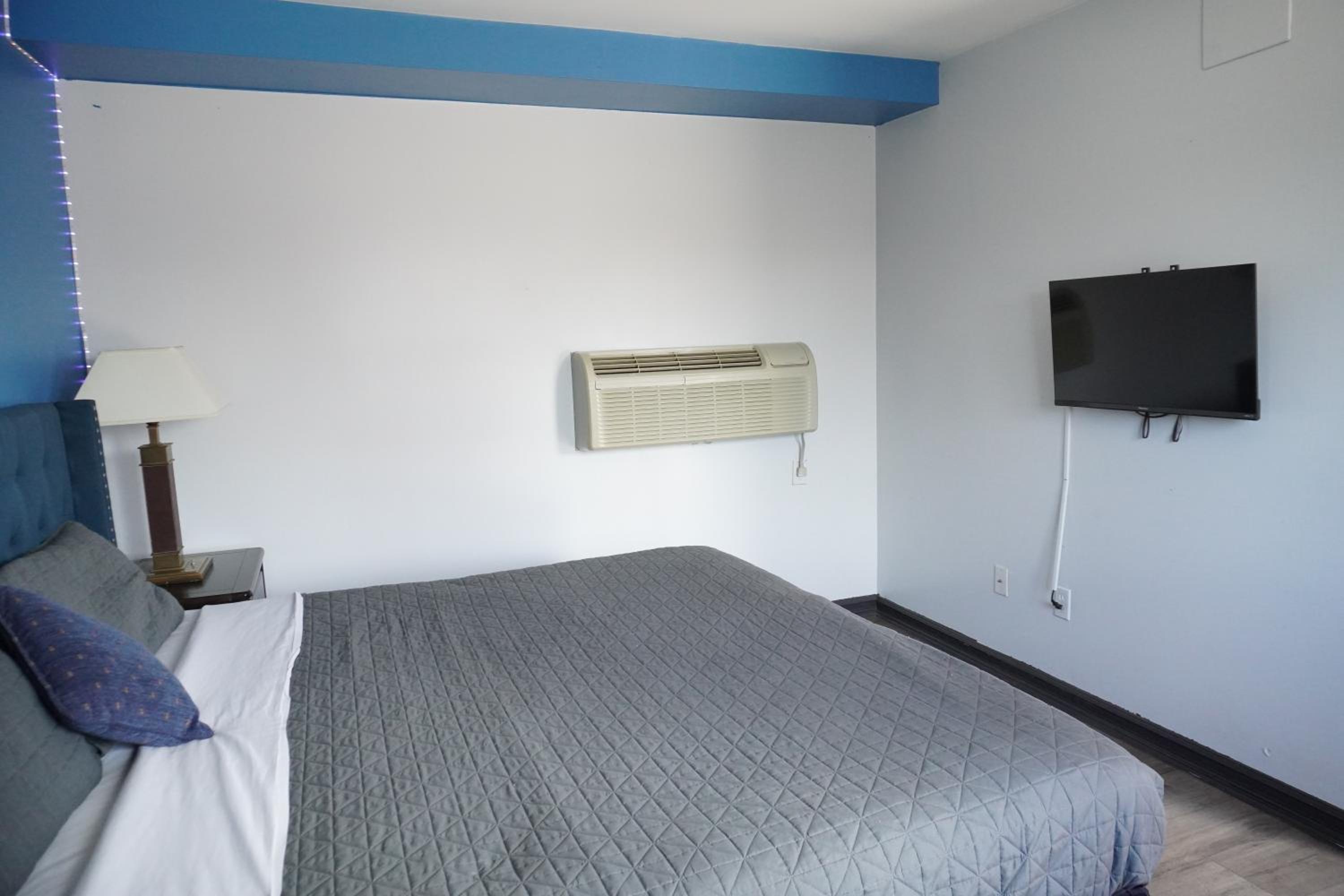 Crestwood Motel