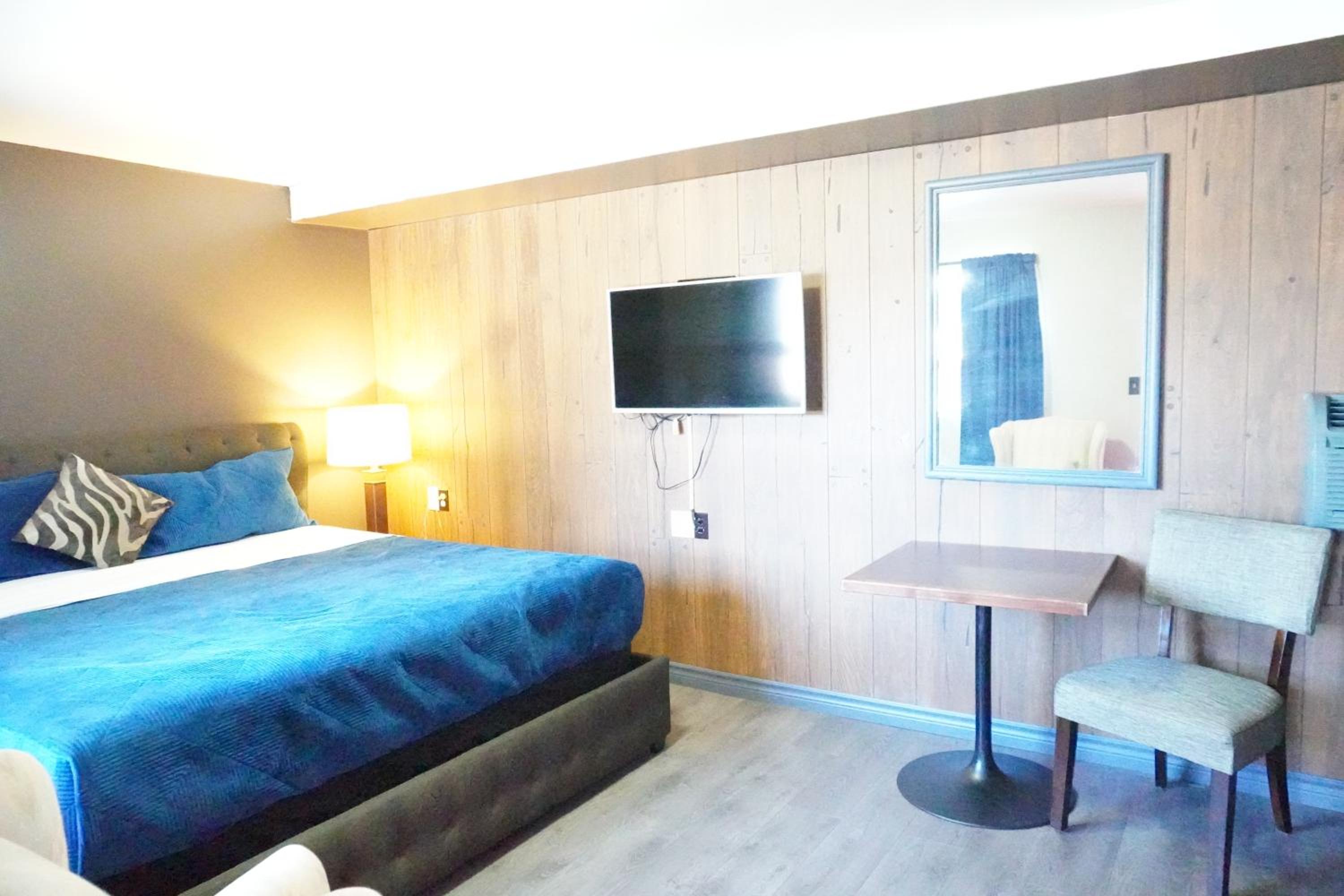 Crestwood Motel