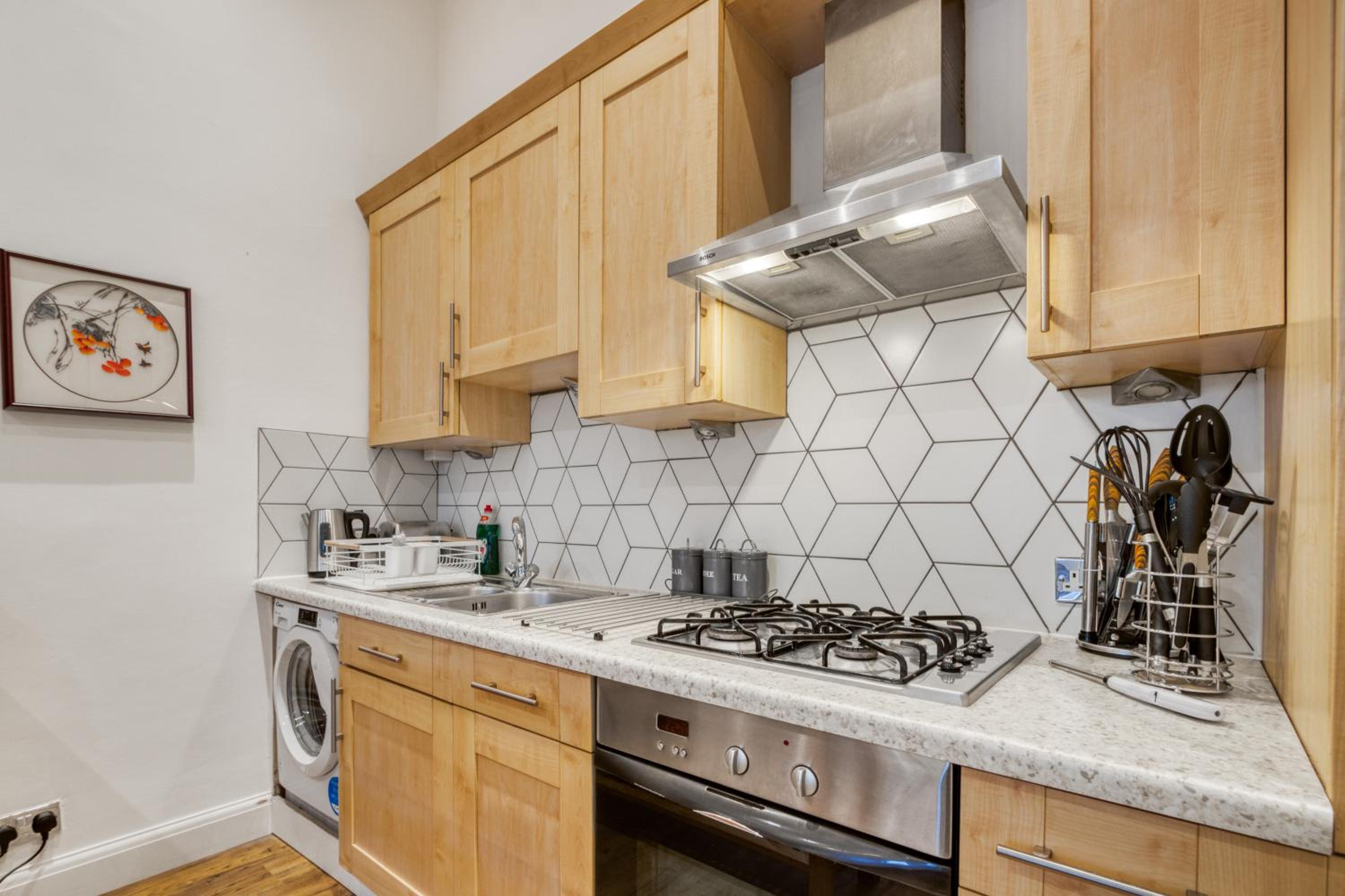 Vibrant 2-Bed by Bow