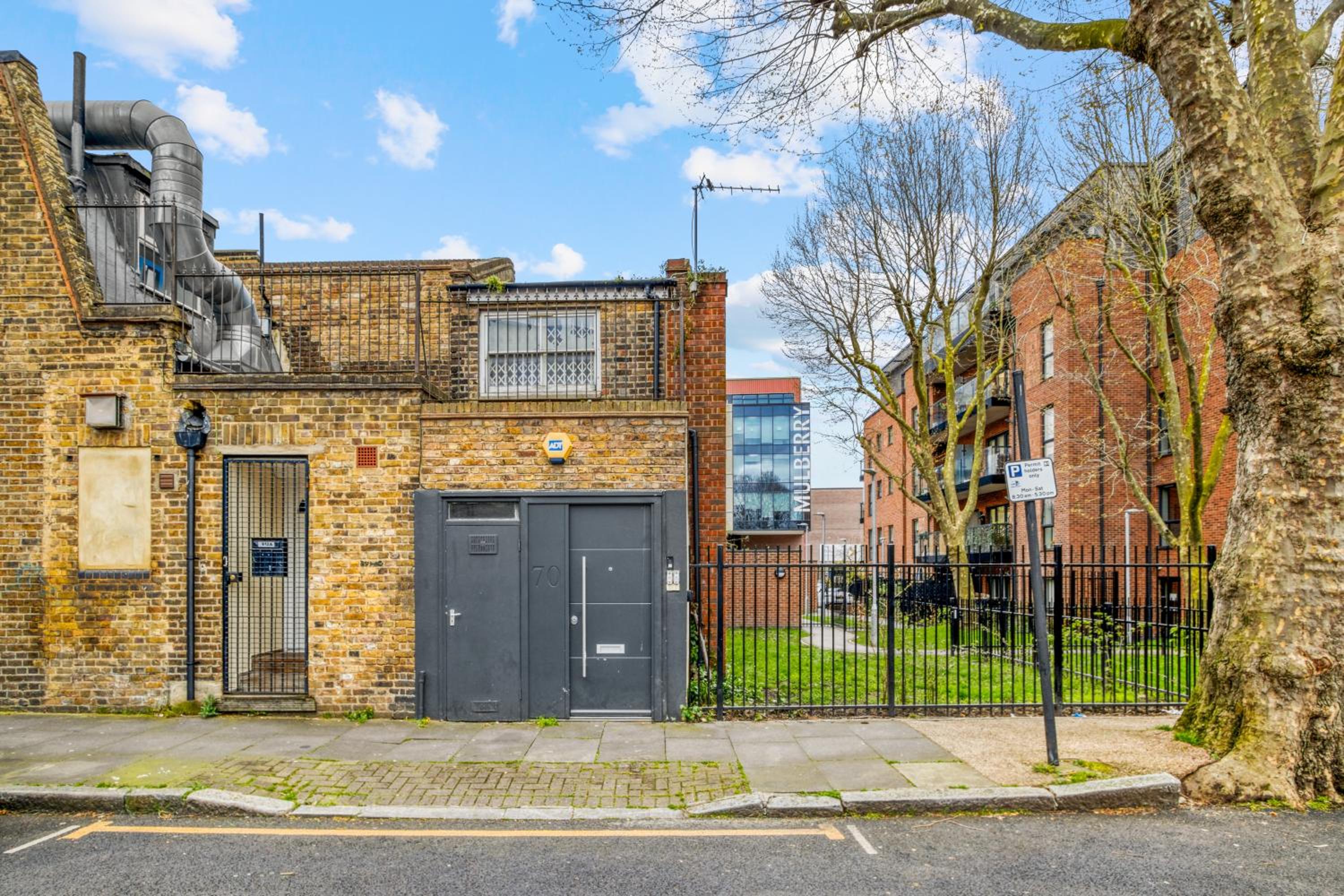 Vibrant 2-Bed by Bow