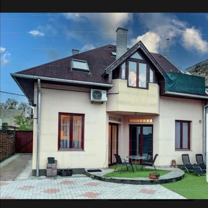 Achilles house