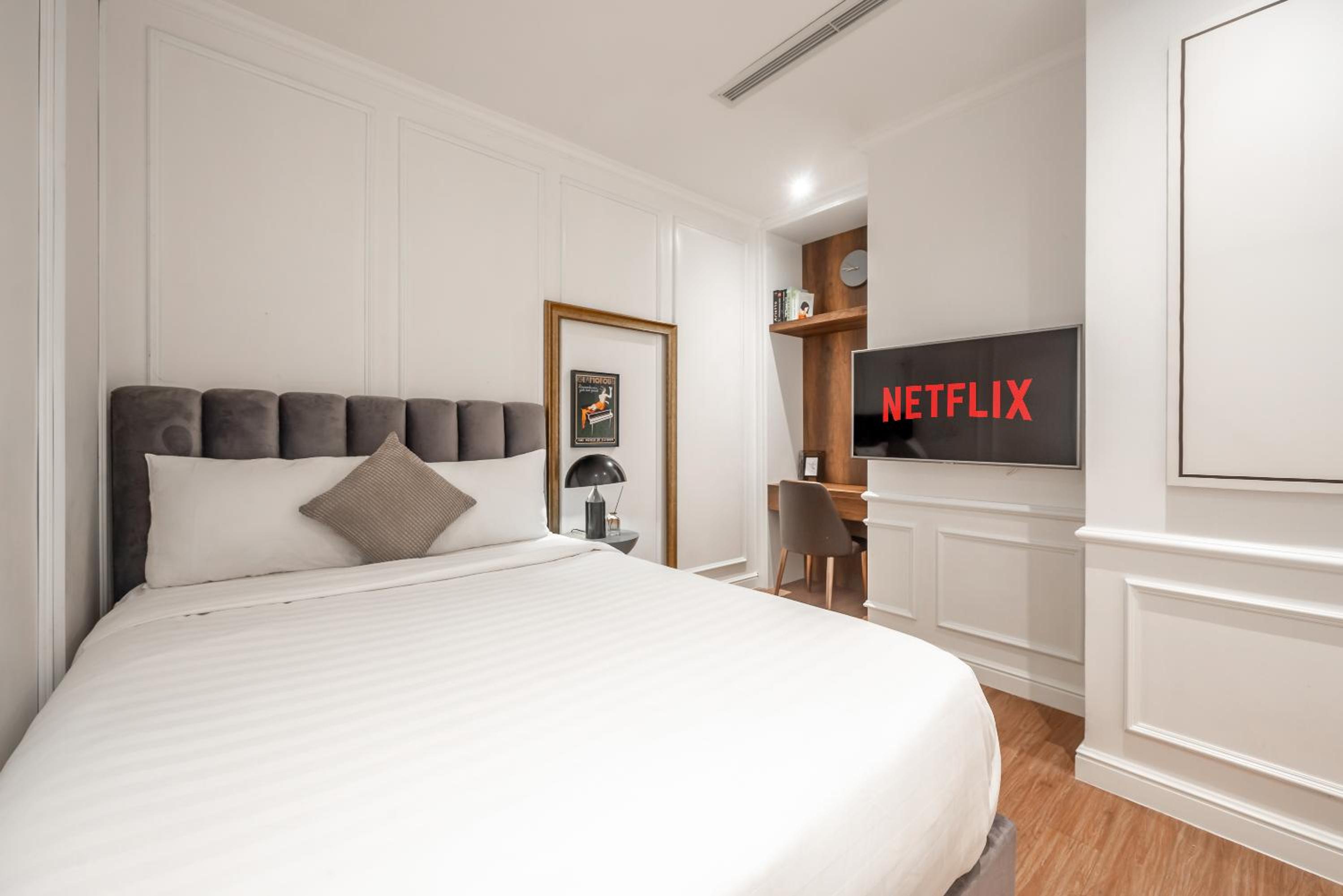 CeLaVie Serviced Apartment - The Vinhomes and Landmark