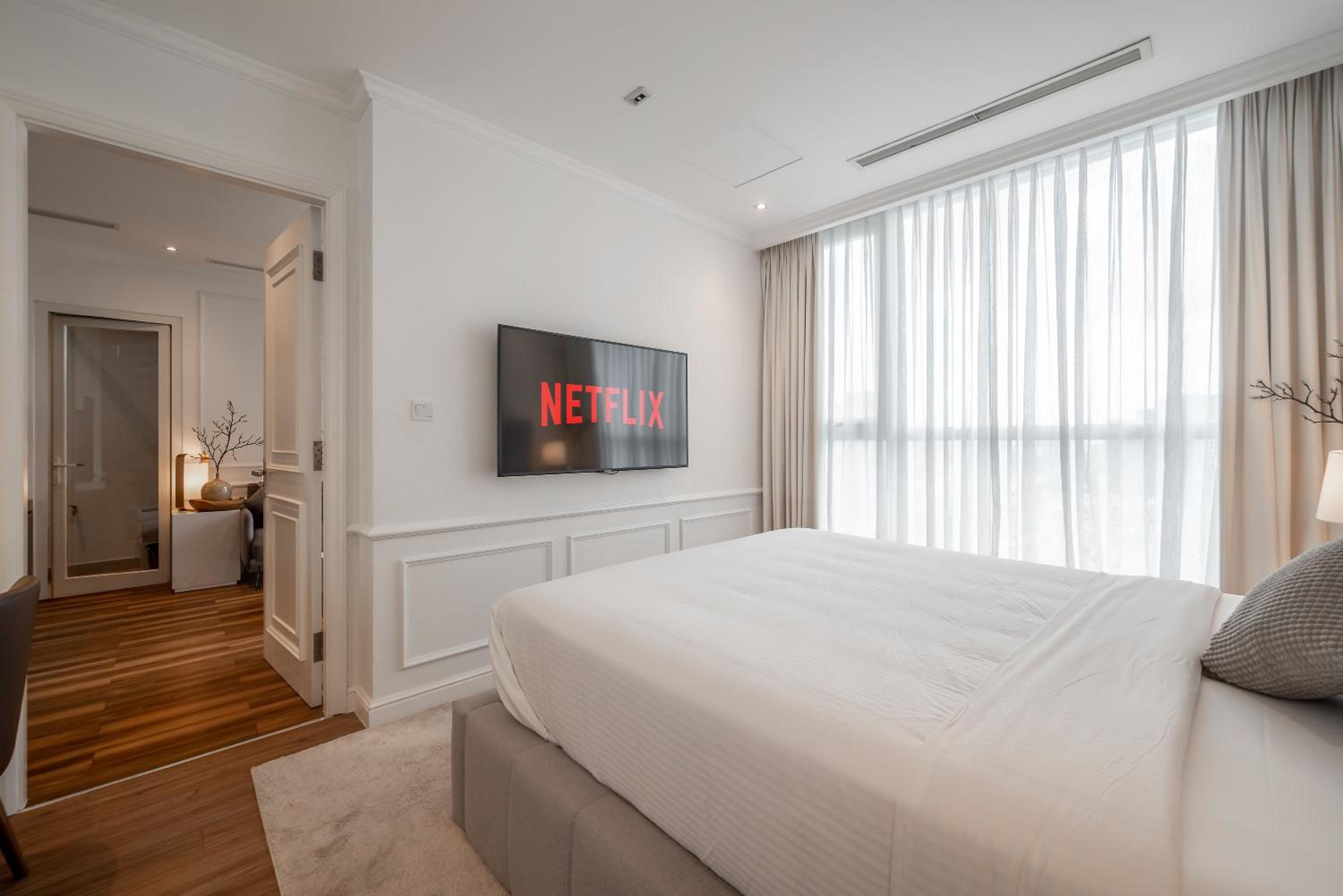 CeLaVie Serviced Apartment - The Vinhomes and Landmark