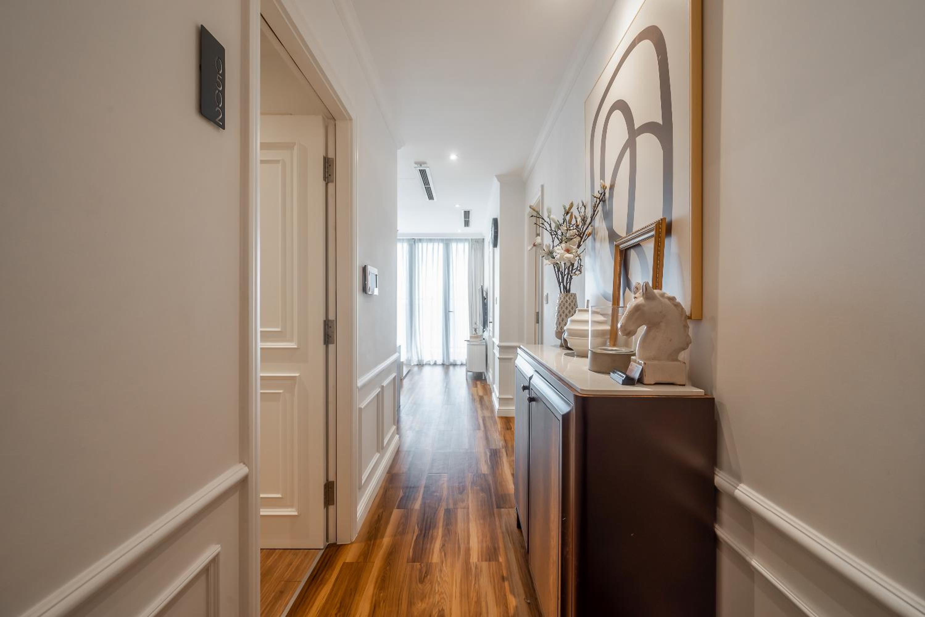 CeLaVie Serviced Apartment - The Vinhomes and Landmark