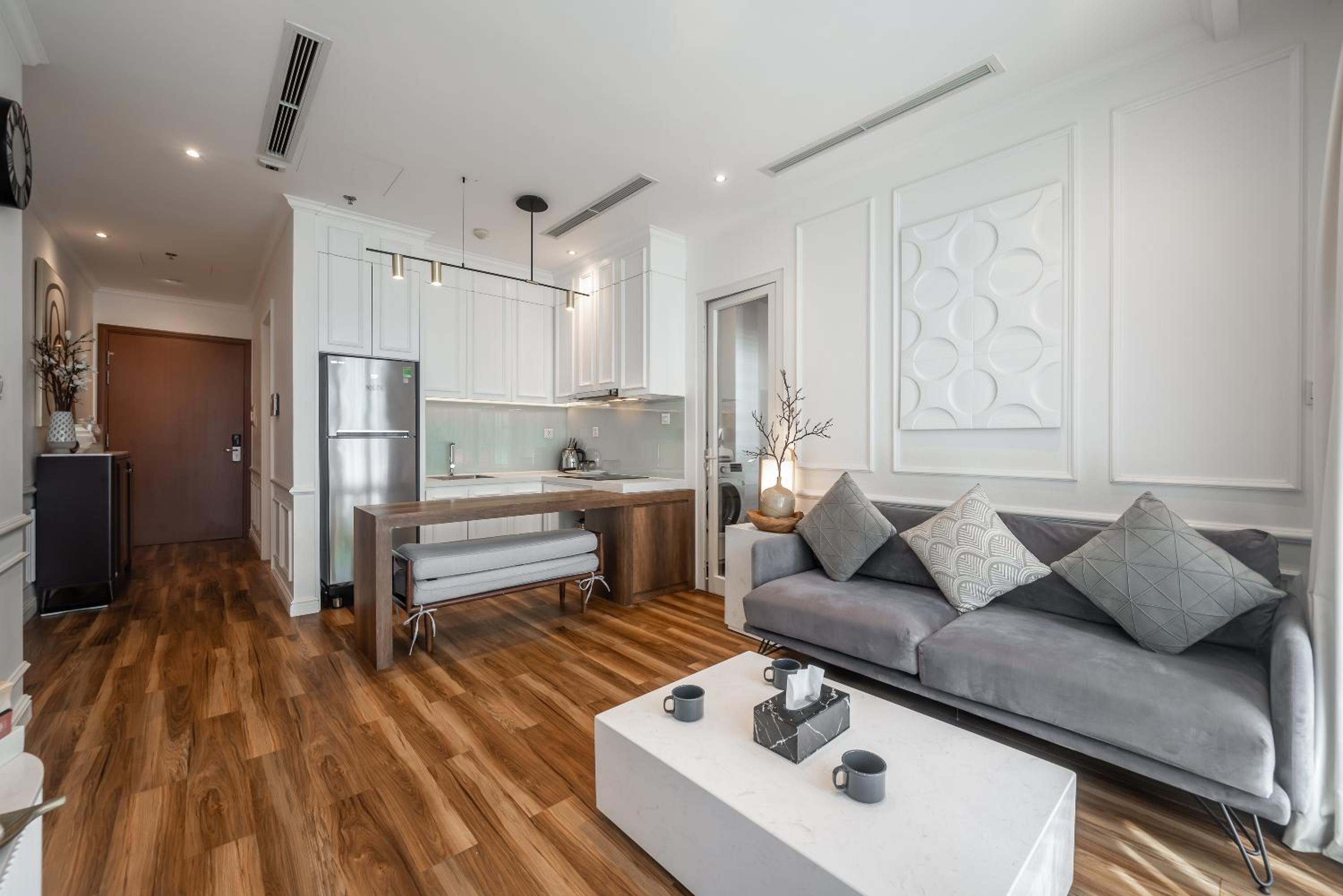 CeLaVie Serviced Apartment - The Vinhomes and Landmark