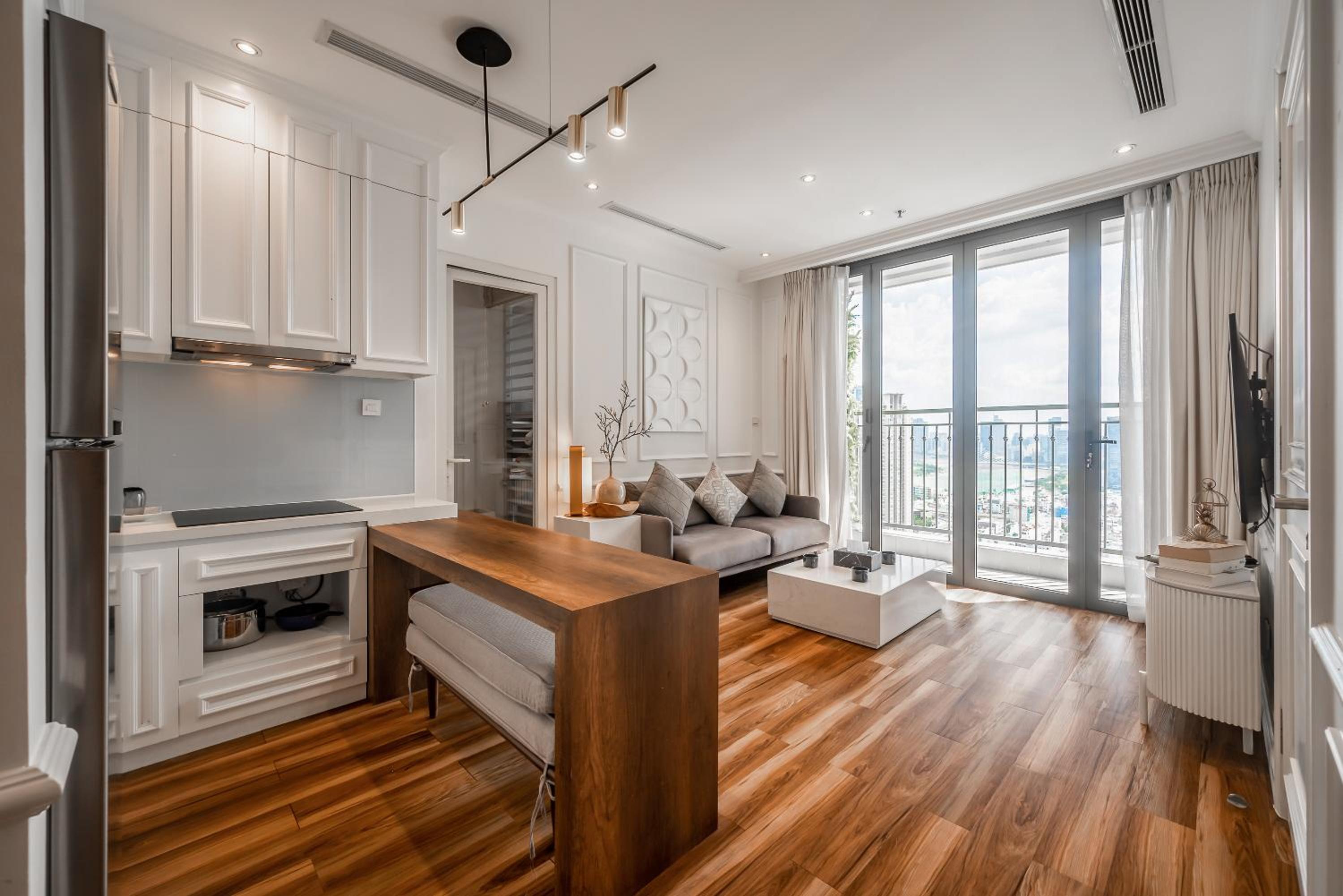 CeLaVie Serviced Apartment - The Vinhomes and Landmark
