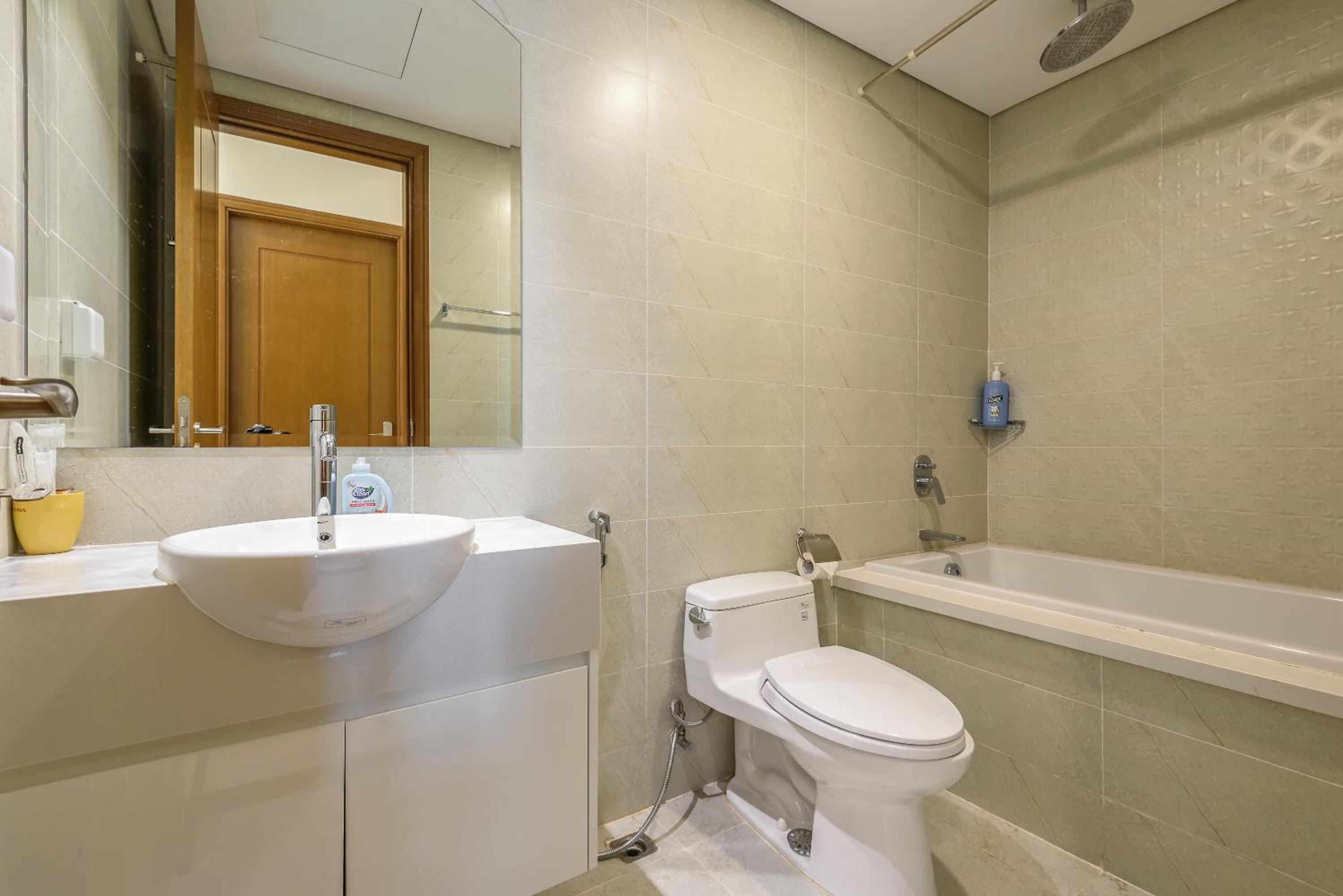 CeLaVie Serviced Apartment - The Vinhomes and Landmark